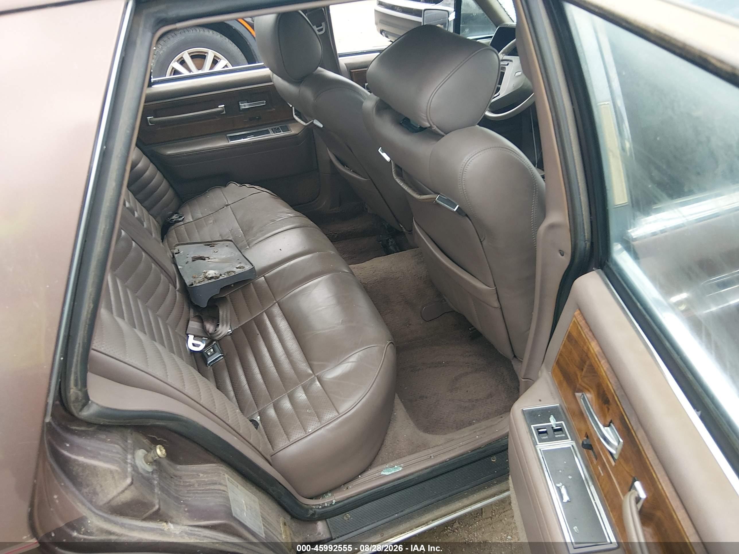 1987 Lincoln Continental Givenchy Brown vin: 1LNBM98F4HY632583