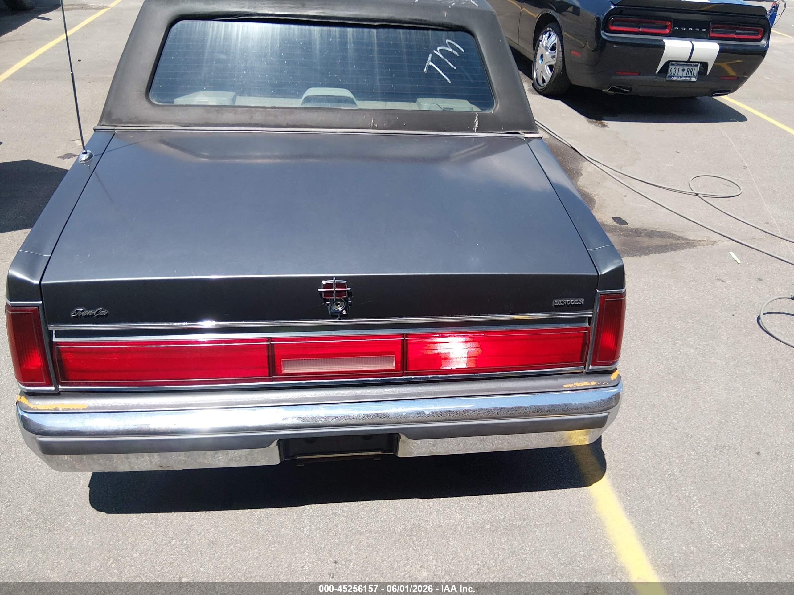 1986 Lincoln Town Car   Black vin: 1LNBP96F1GY741446