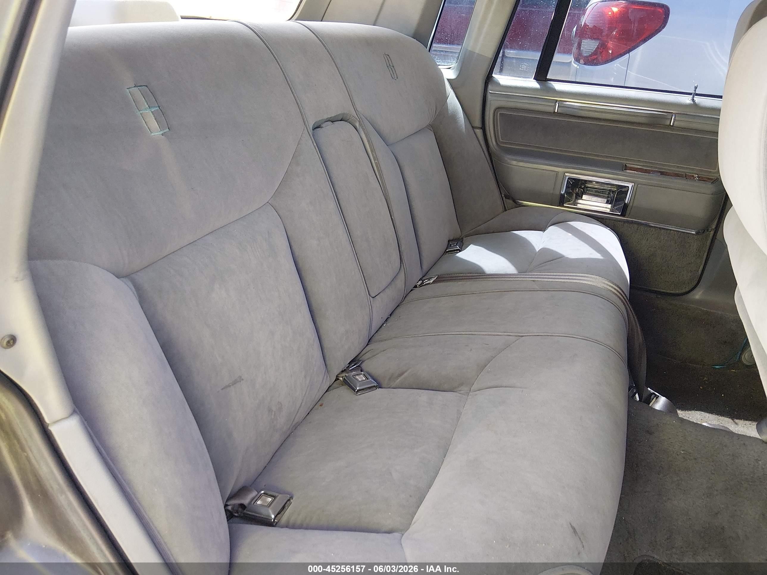 1986 Lincoln Town Car   Black vin: 1LNBP96F1GY741446