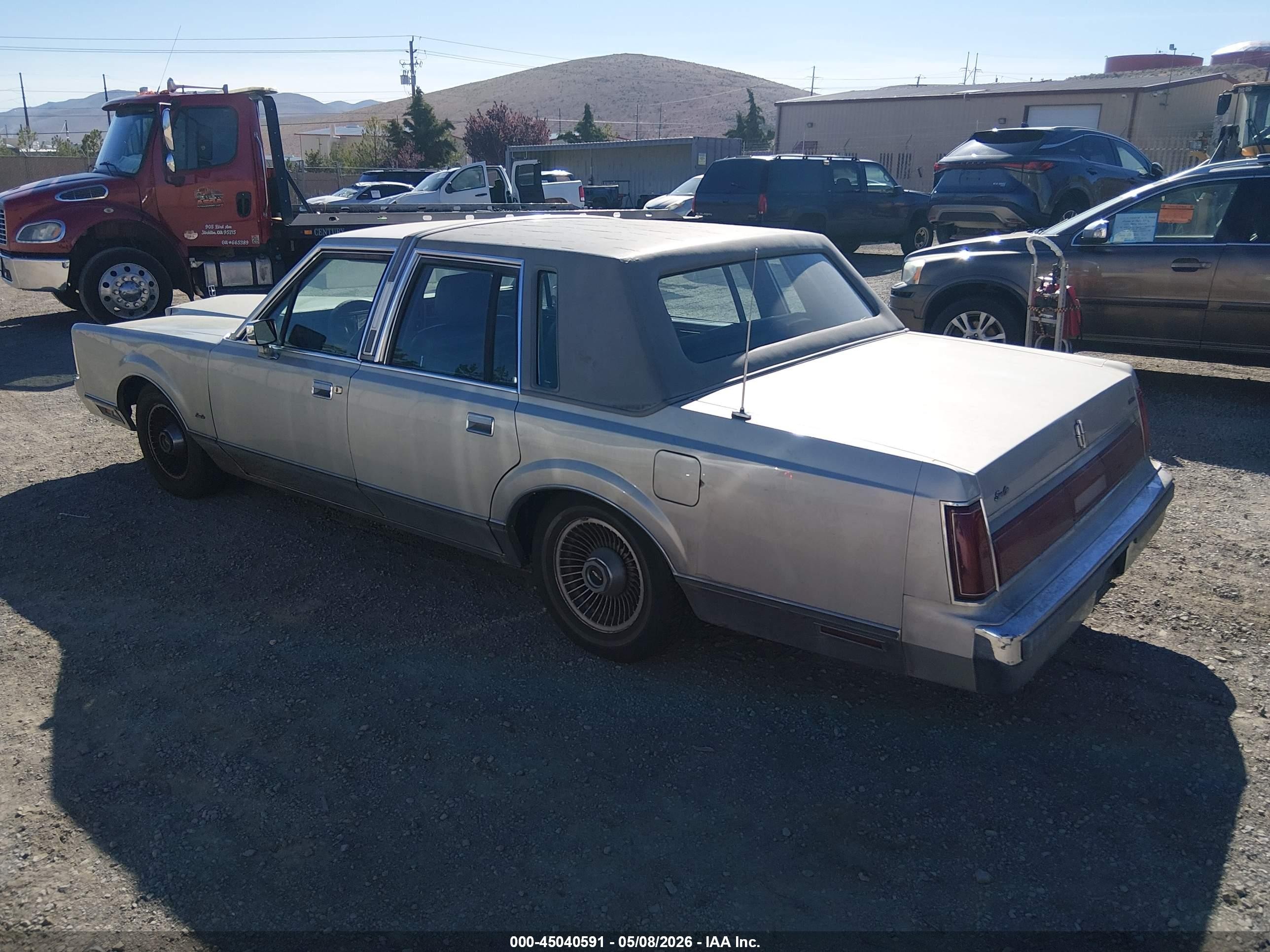 1986 Lincoln Town Car   Silver vin: 1LNBP96F2GY657667