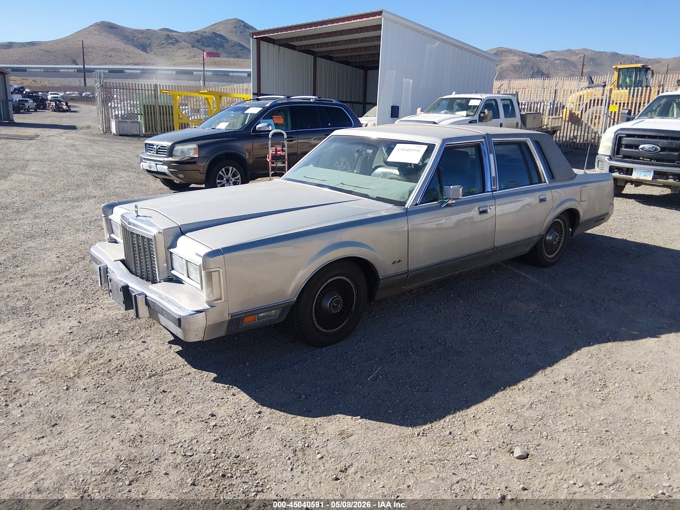 1986 Lincoln Town Car   Silver vin: 1LNBP96F2GY657667