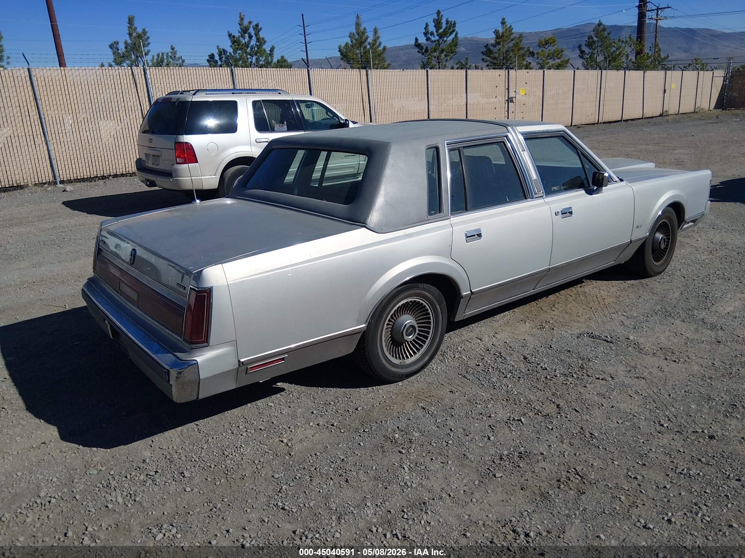 1986 Lincoln Town Car   Silver vin: 1LNBP96F2GY657667
