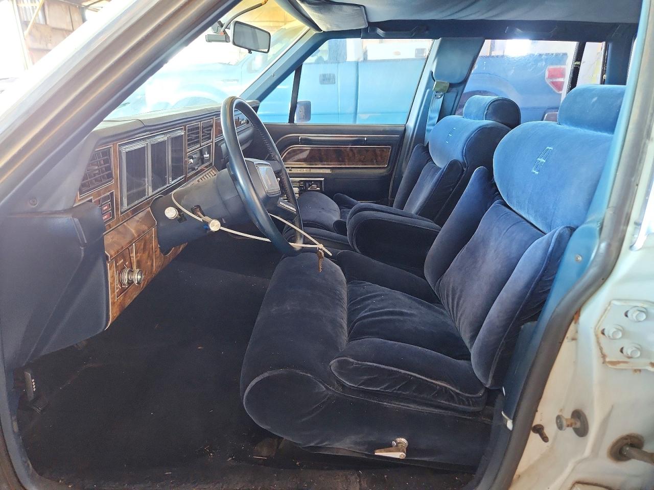 1984 Lincoln Town Car White vin: 1LNBP96F5EY751619