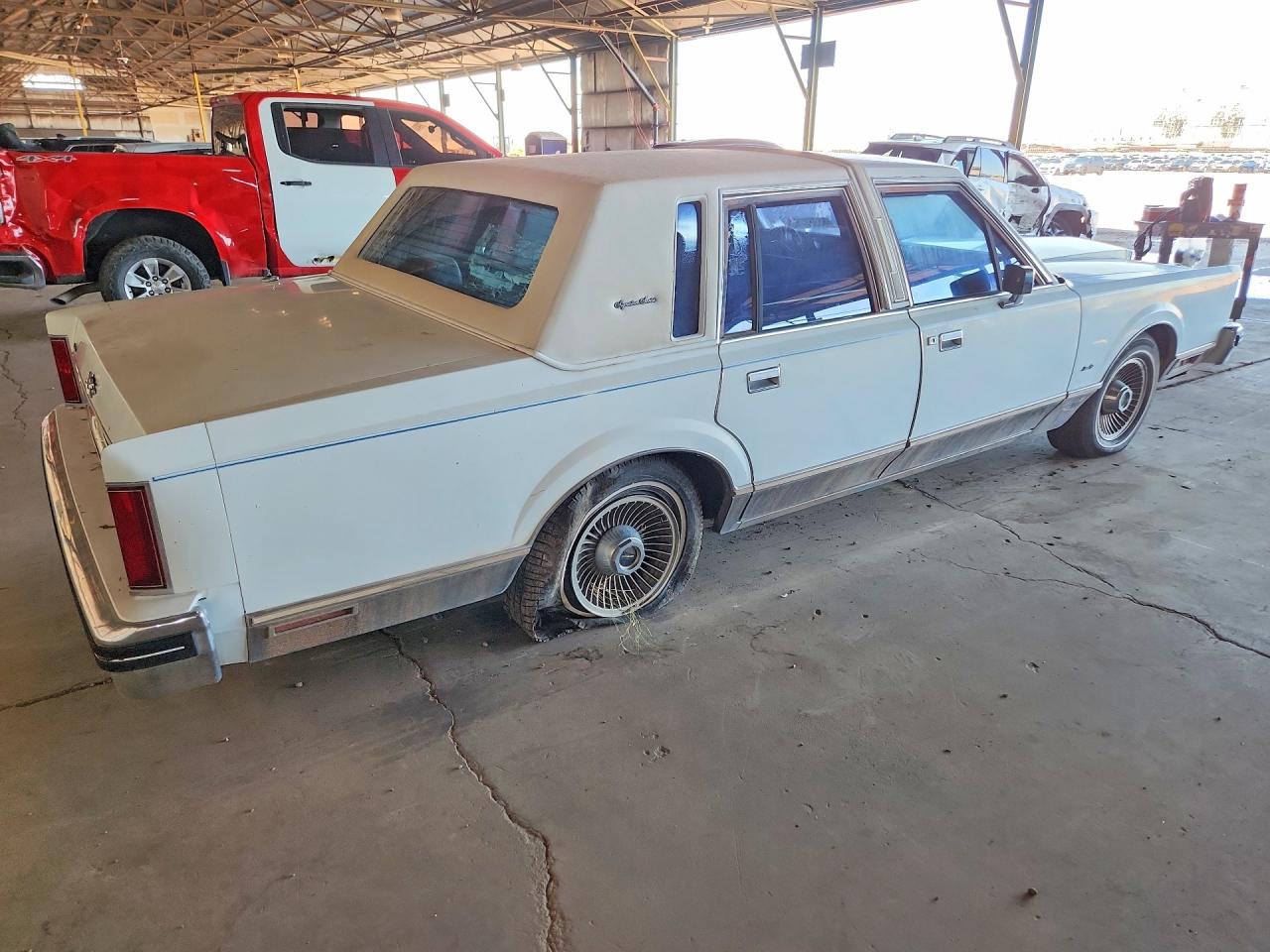 1984 Lincoln Town Car White vin: 1LNBP96F5EY751619