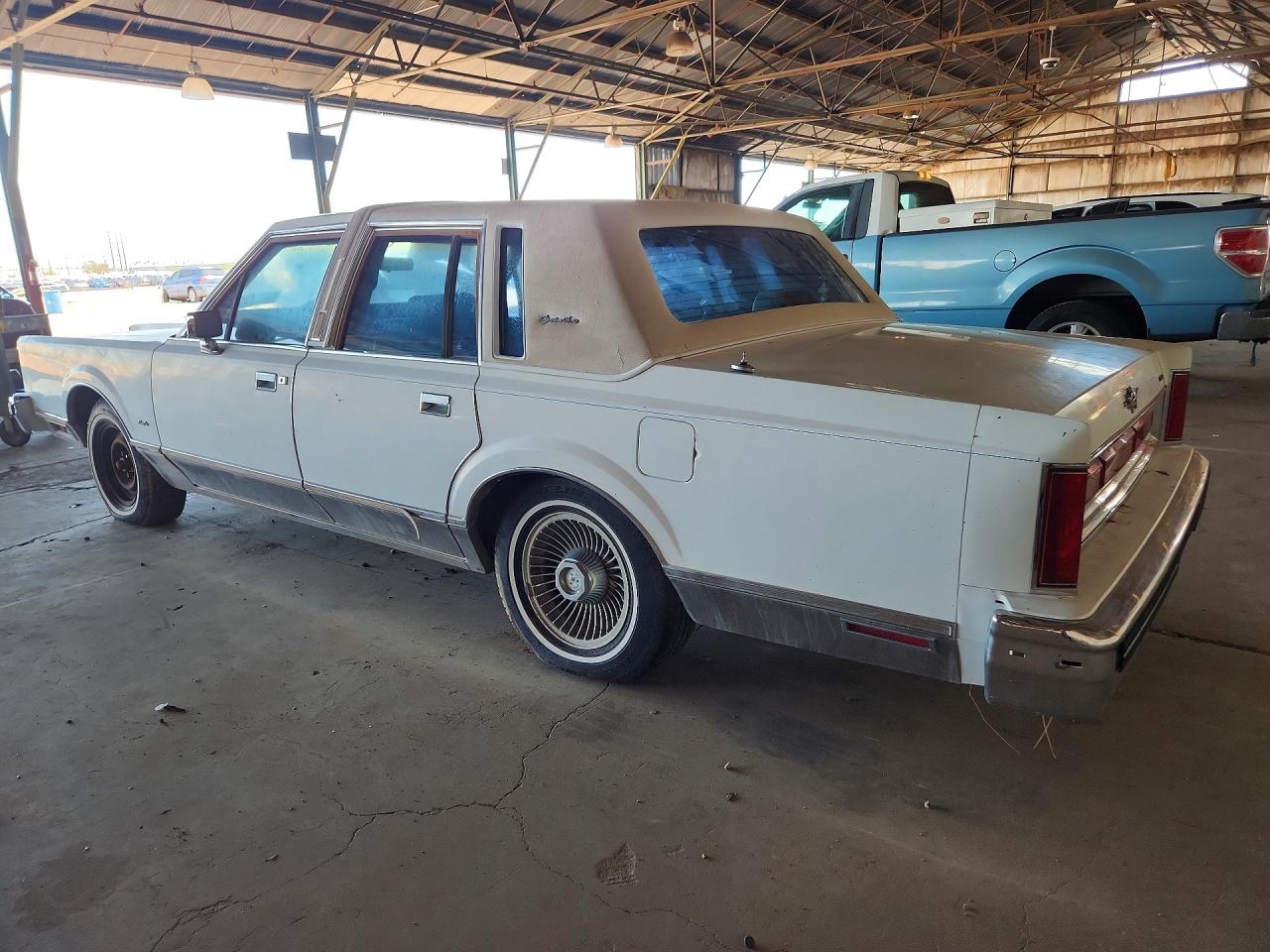 1984 Lincoln Town Car White vin: 1LNBP96F5EY751619