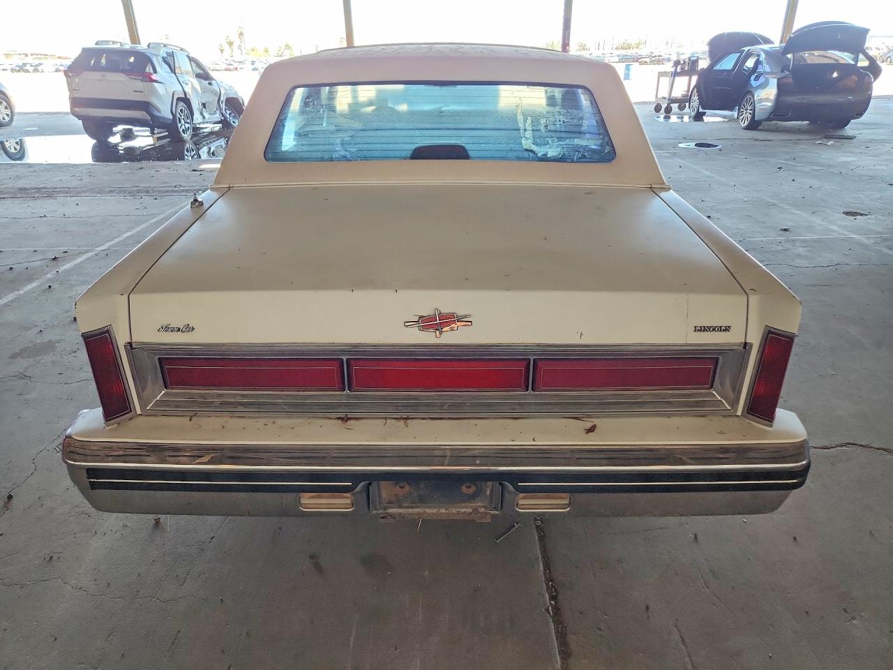 1984 Lincoln Town Car White vin: 1LNBP96F5EY751619