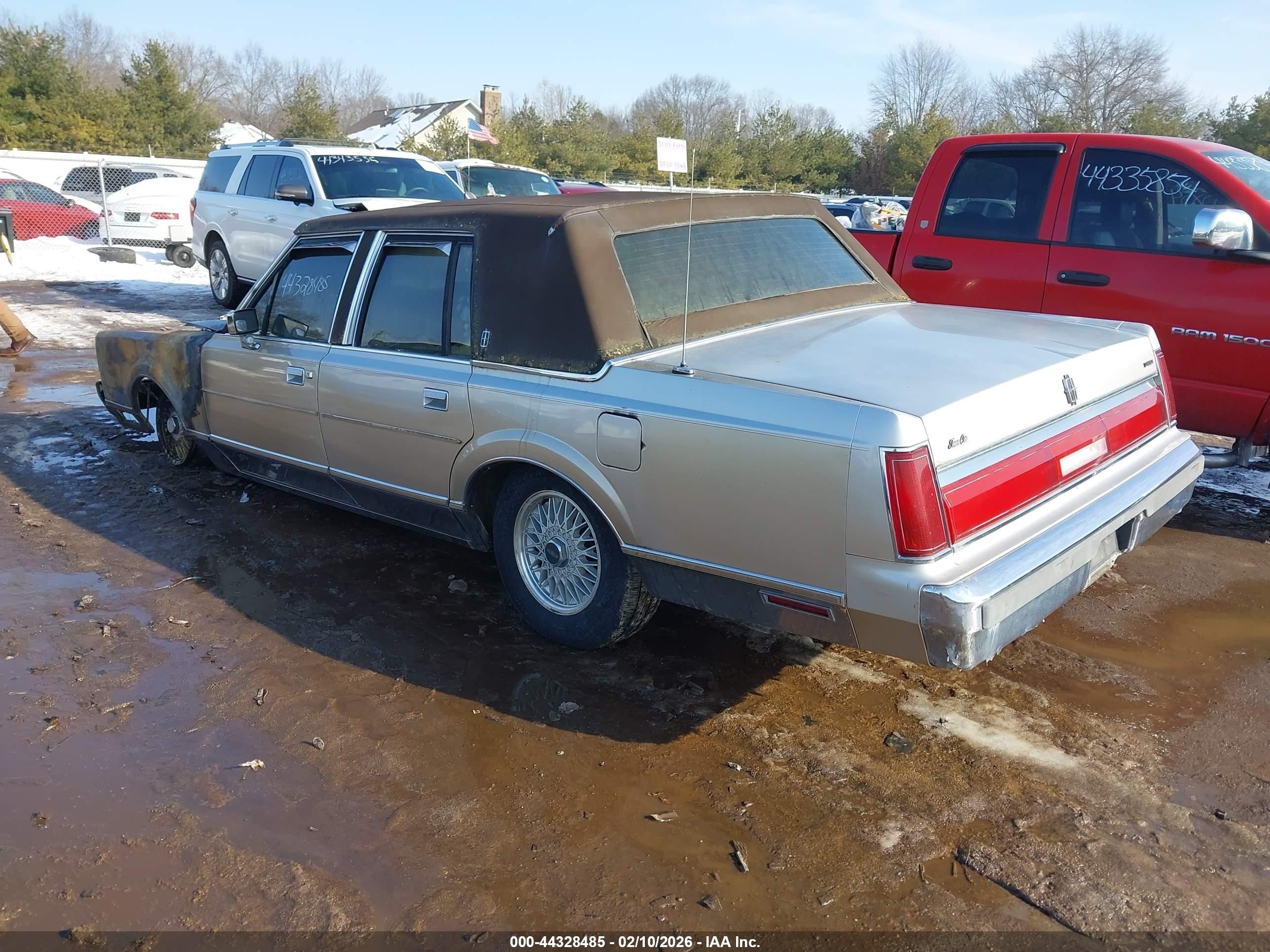 1986 Lincoln Town Car   Champagne vin: 1LNBP96F6GY689151