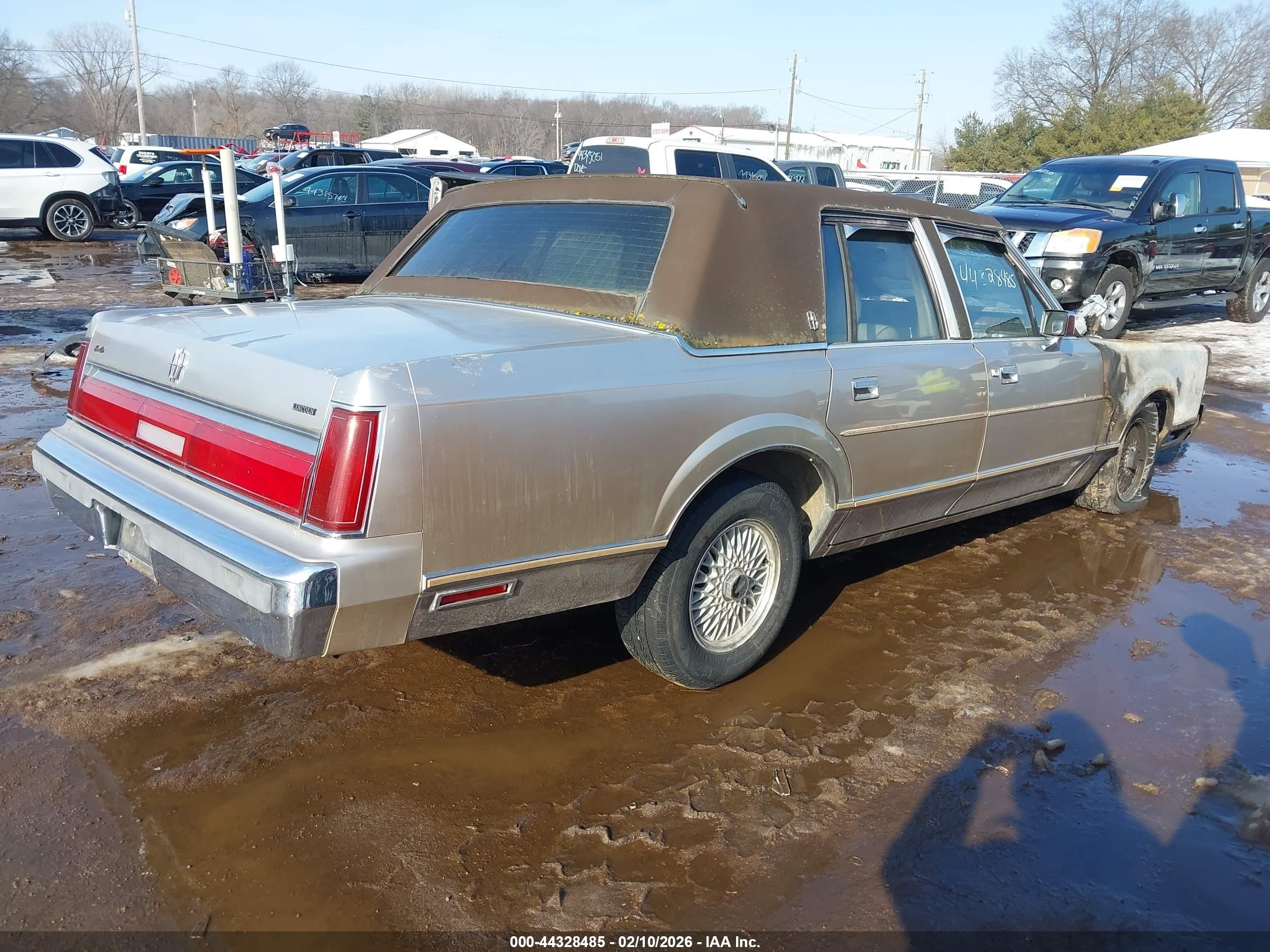 1986 Lincoln Town Car   Champagne vin: 1LNBP96F6GY689151