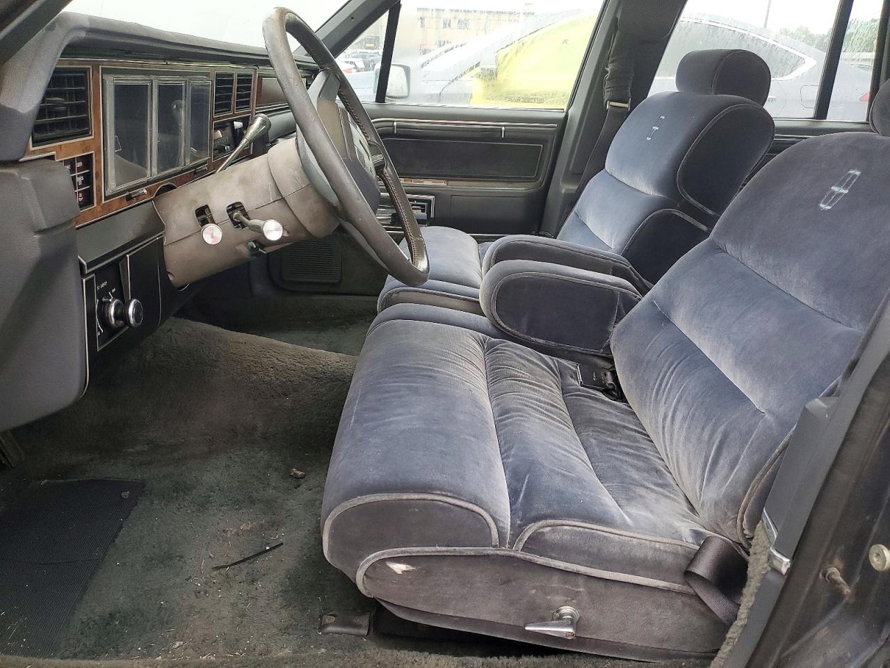 1985 Lincoln Town Car Two Tone vin: 1LNBP96F8FY691028