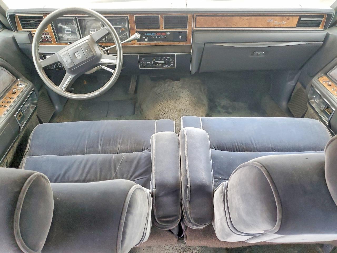 1985 Lincoln Town Car Two Tone vin: 1LNBP96F8FY691028