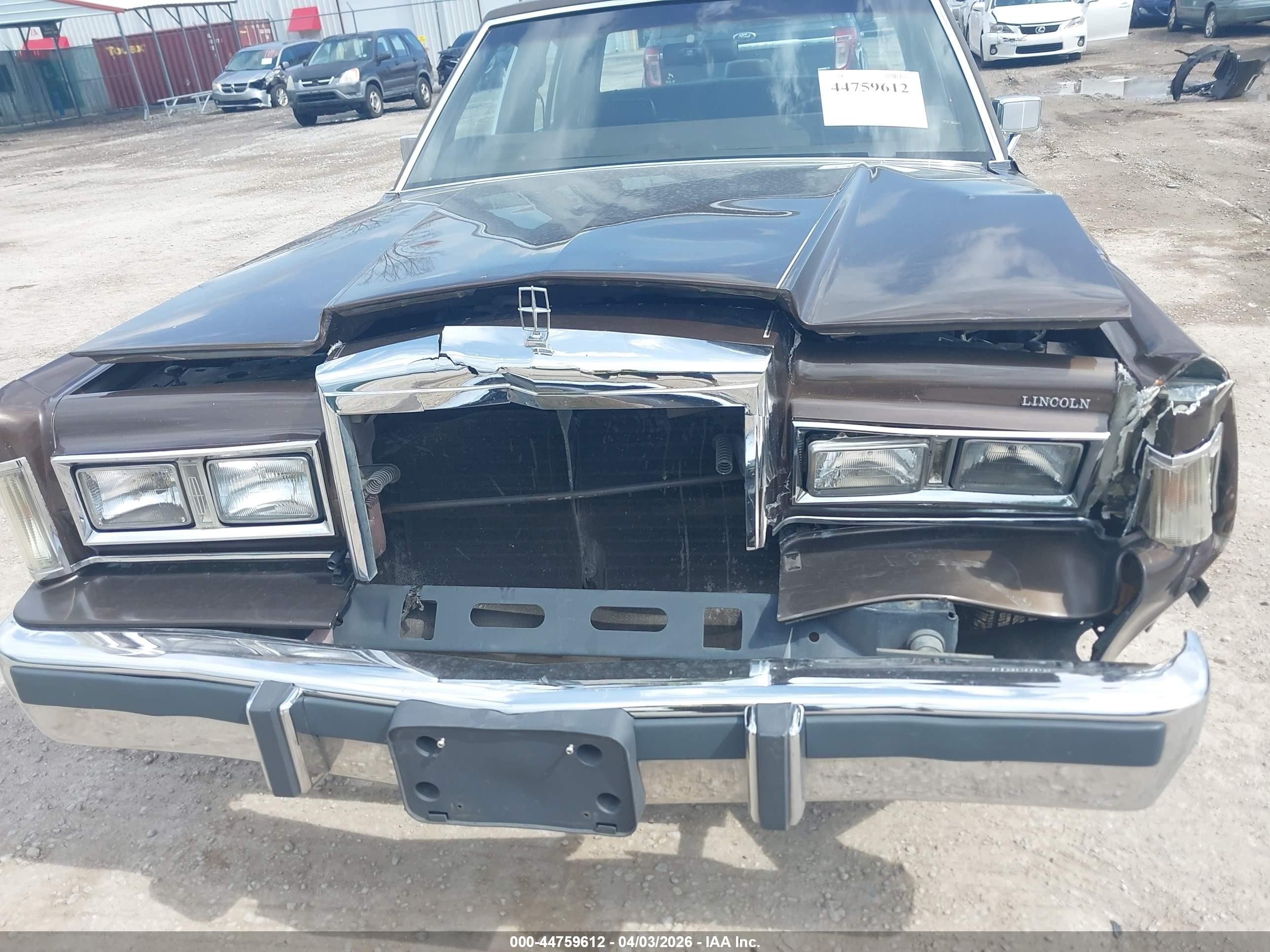 1985 Lincoln Town Car   Коричневый vin: 1LNBP96F9FY636619