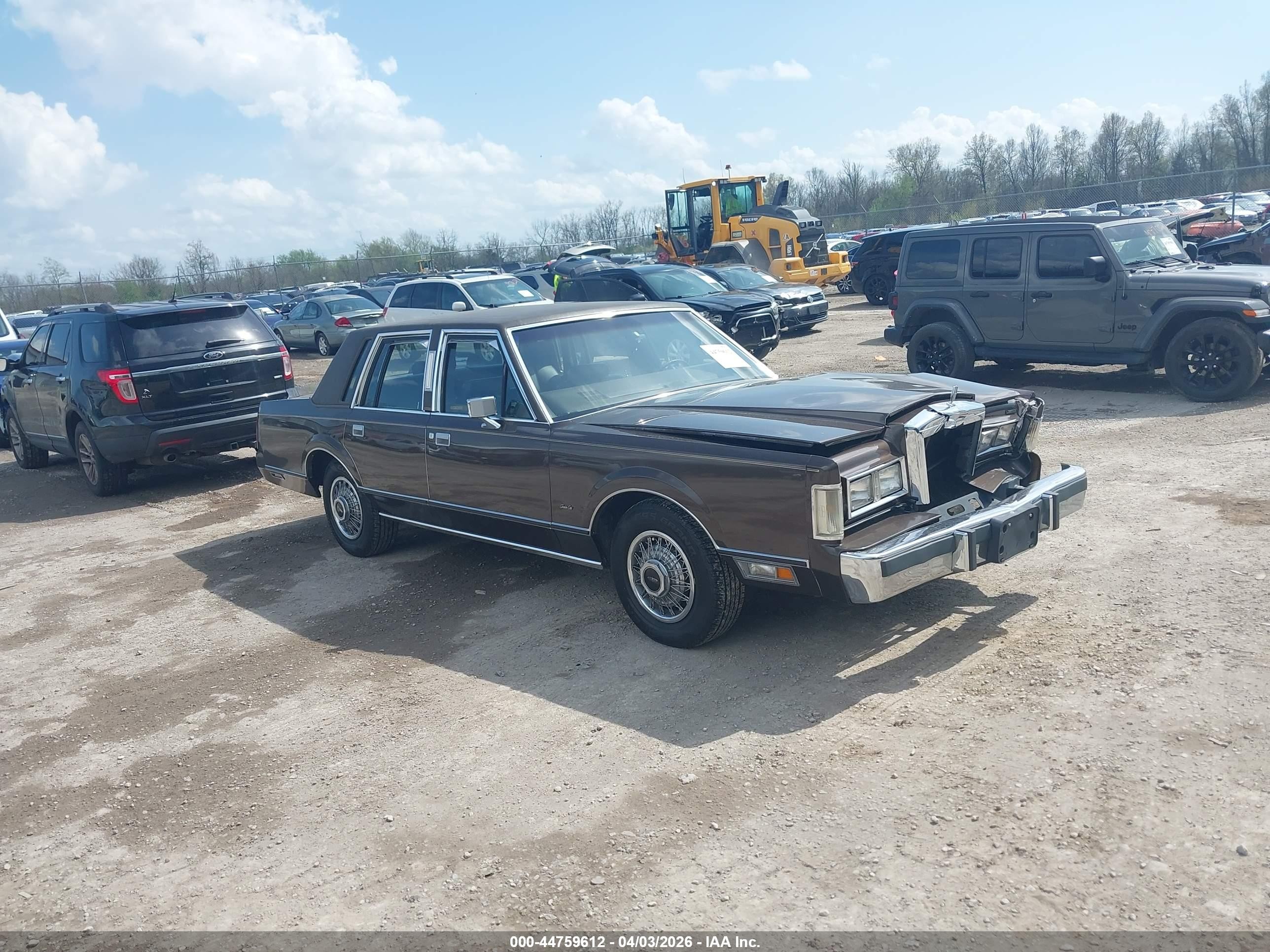 1985 Lincoln Town Car   Коричневый vin: 1LNBP96F9FY636619