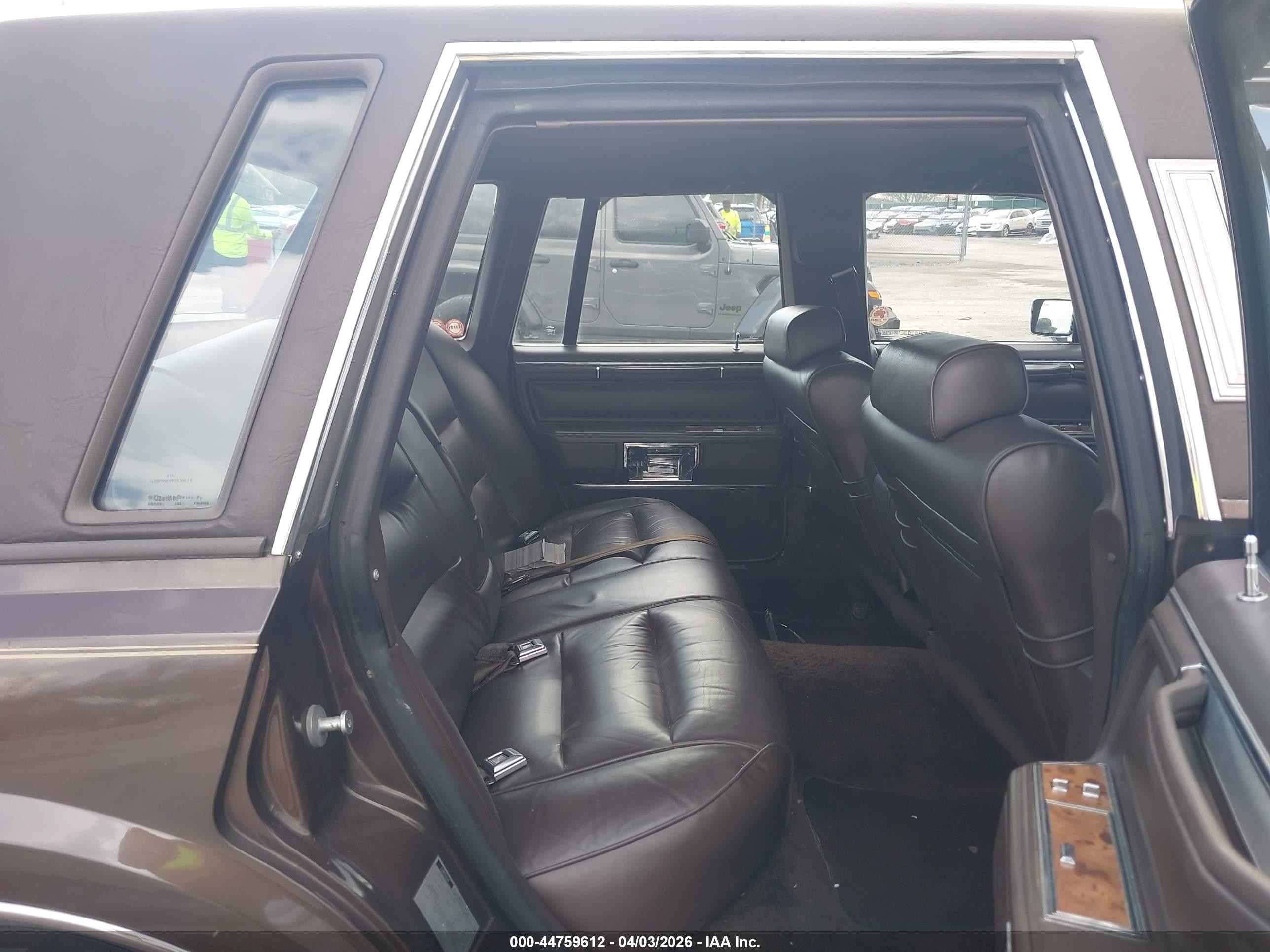 1985 Lincoln Town Car   Коричневый vin: 1LNBP96F9FY636619