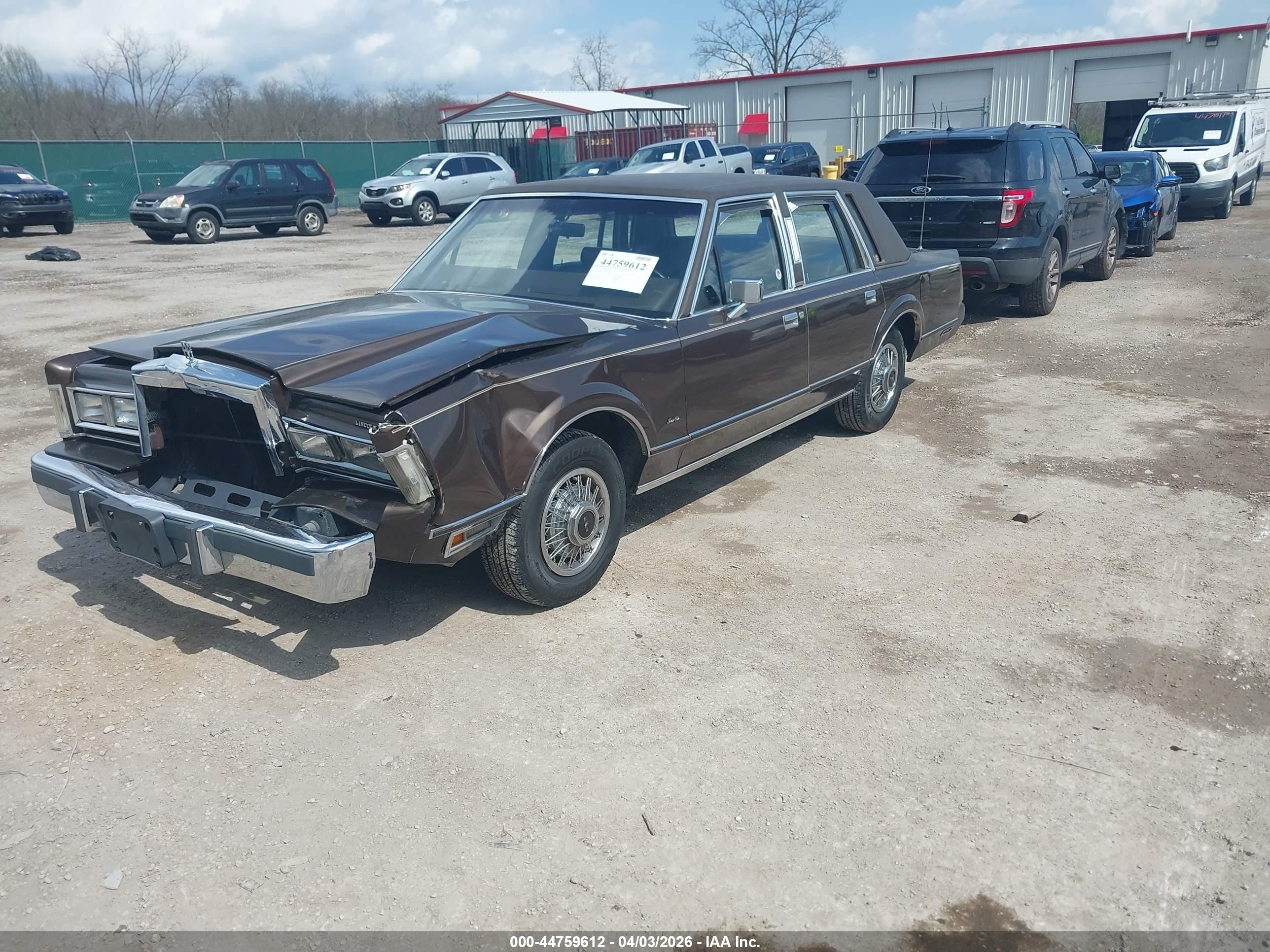 1985 Lincoln Town Car   Коричневый vin: 1LNBP96F9FY636619