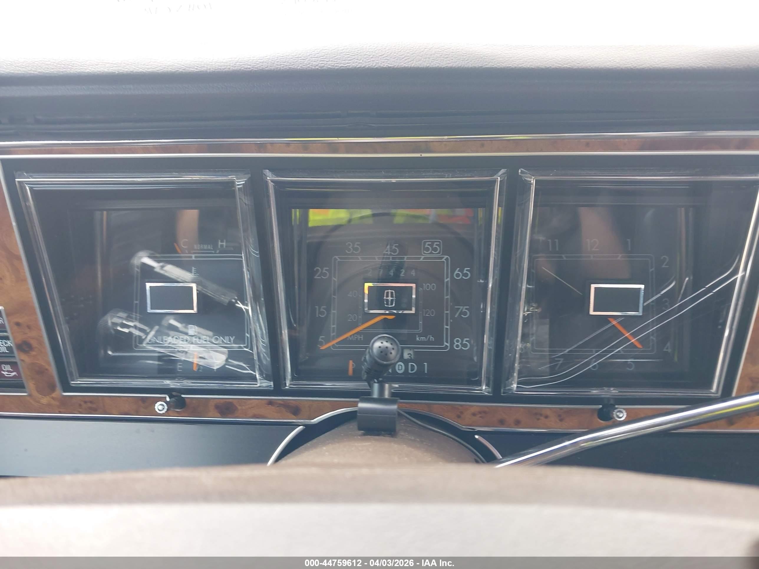 1985 Lincoln Town Car   Коричневый vin: 1LNBP96F9FY636619