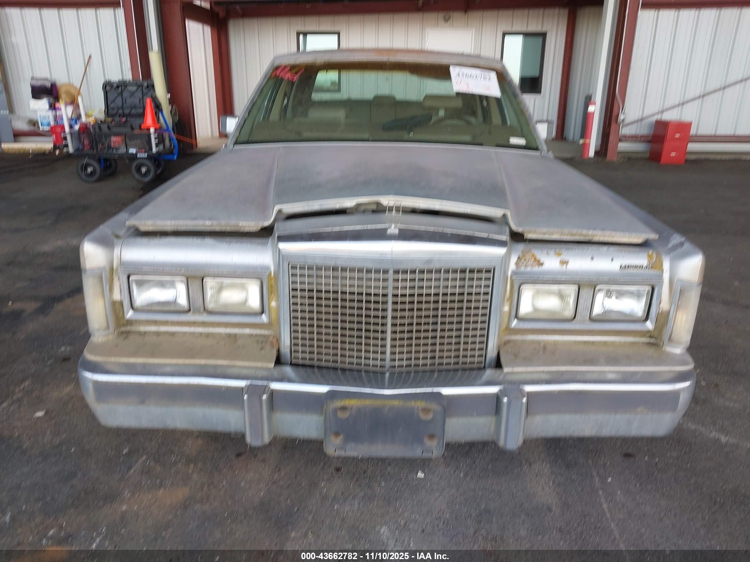 1986 Lincoln Town Car   Gray vin: 1LNBP96FXGY661997