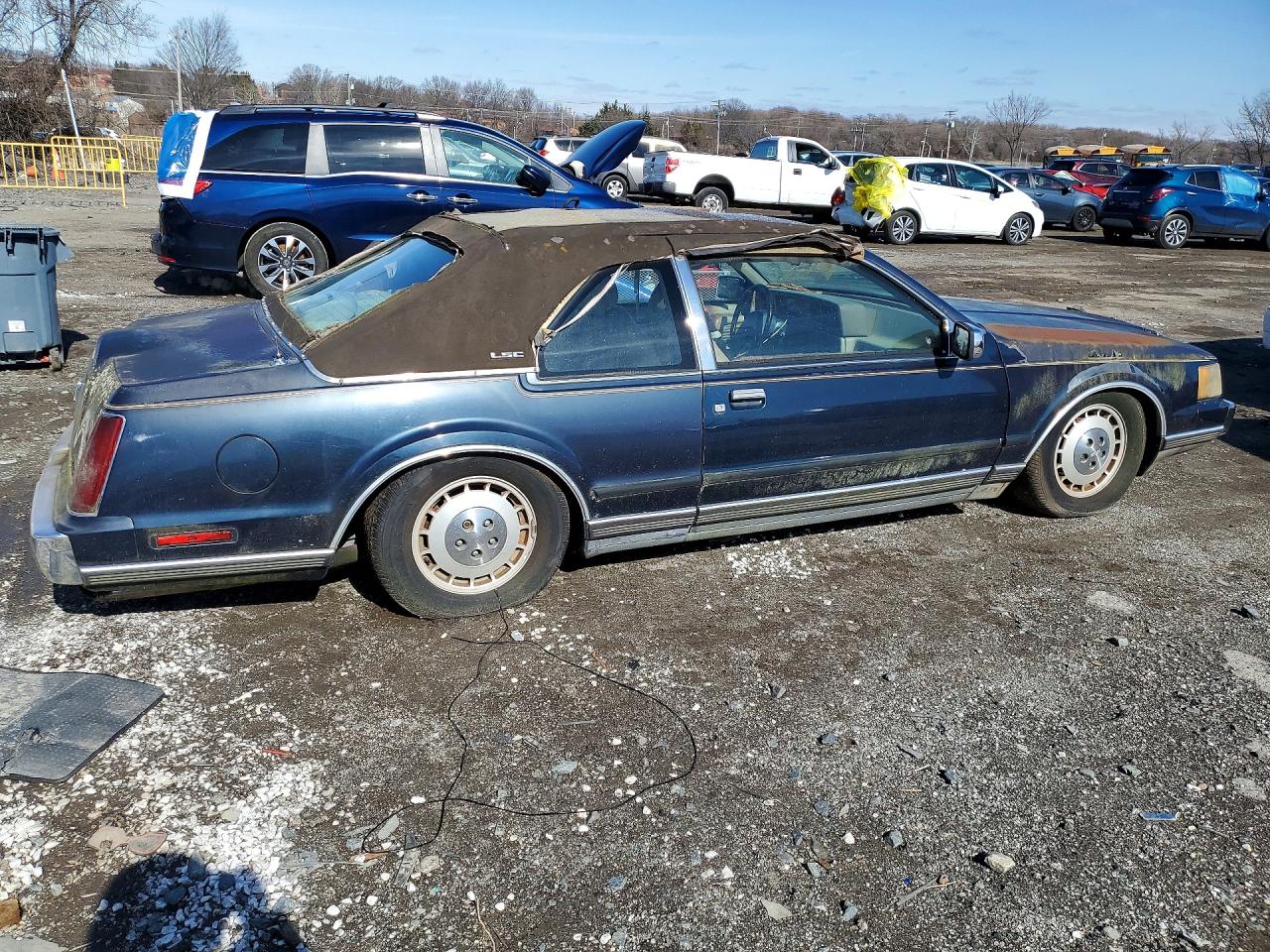 1986 Lincoln Continenta Blue vin: 1LNBP98M0GY730658
