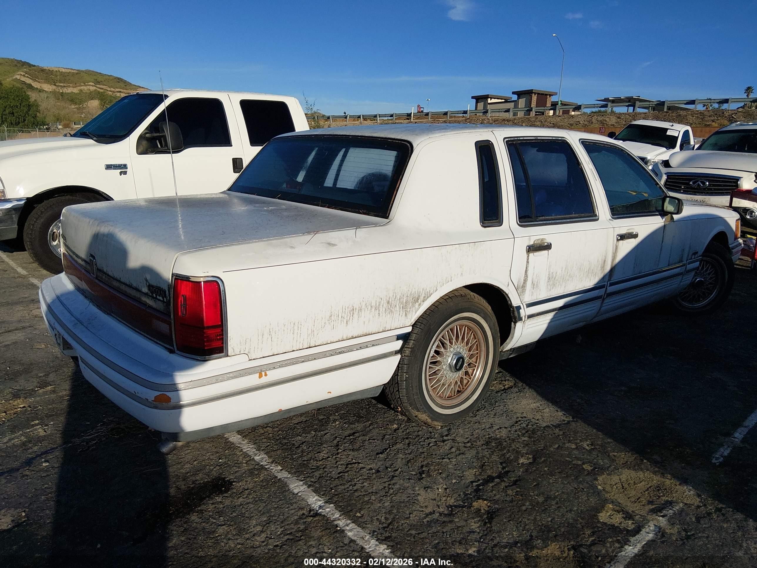 1991 Lincoln Town Car Executive White vin: 1LNCM81W0MY693285