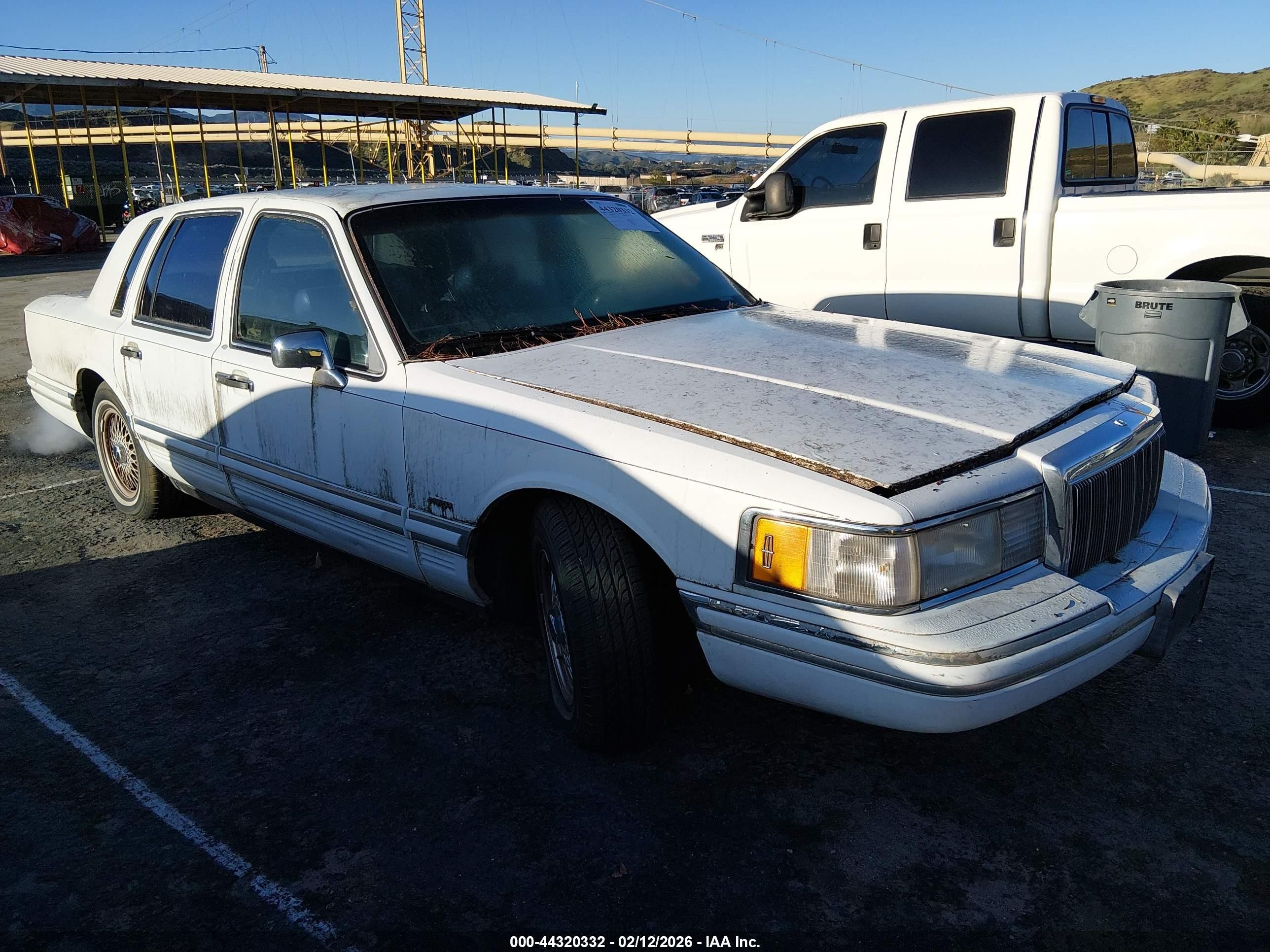 1991 Lincoln Town Car Executive Белый vin: 1LNCM81W0MY693285