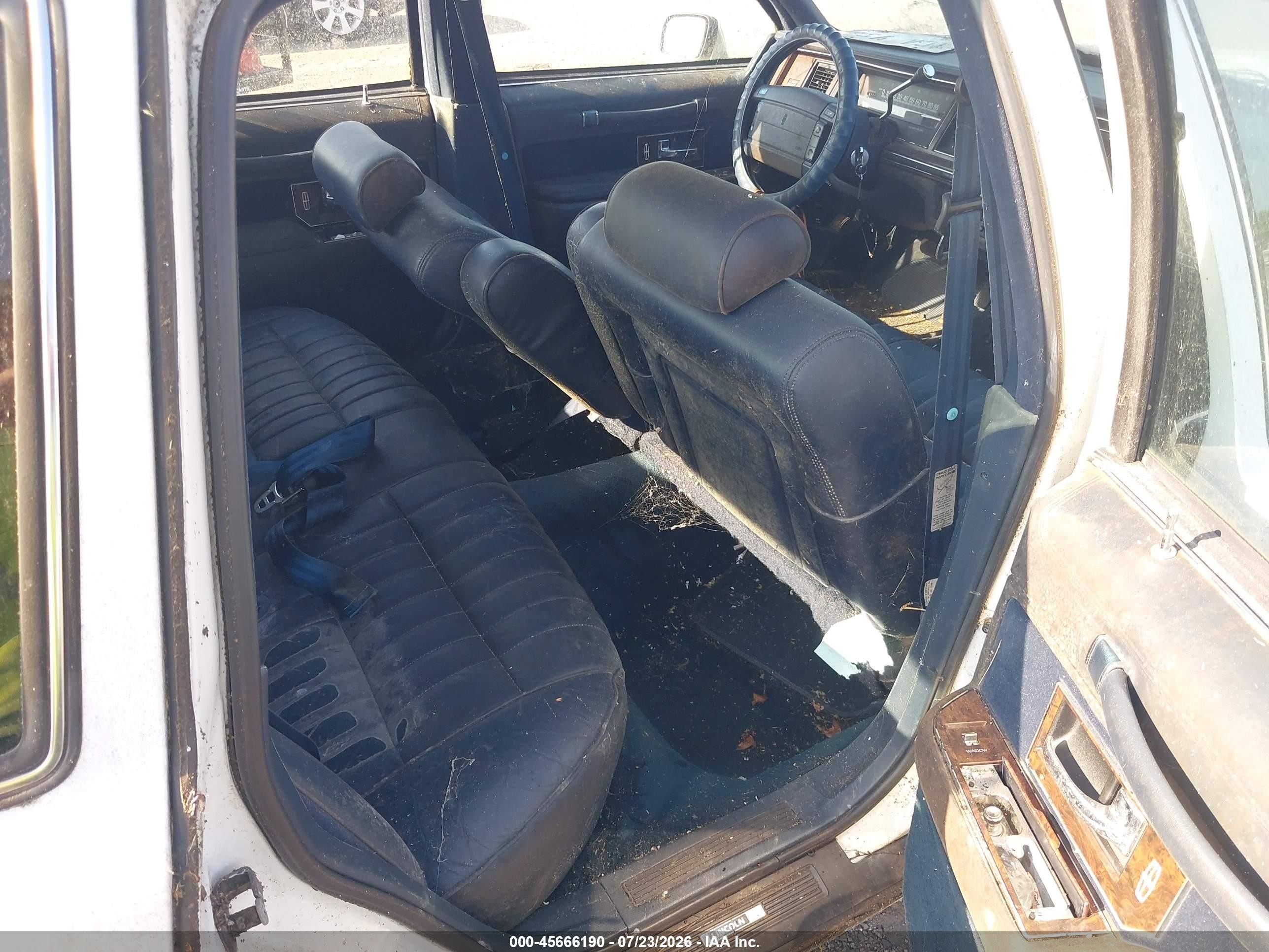1991 Lincoln Town Car Executive Белый vin: 1LNCM81W1MY737133