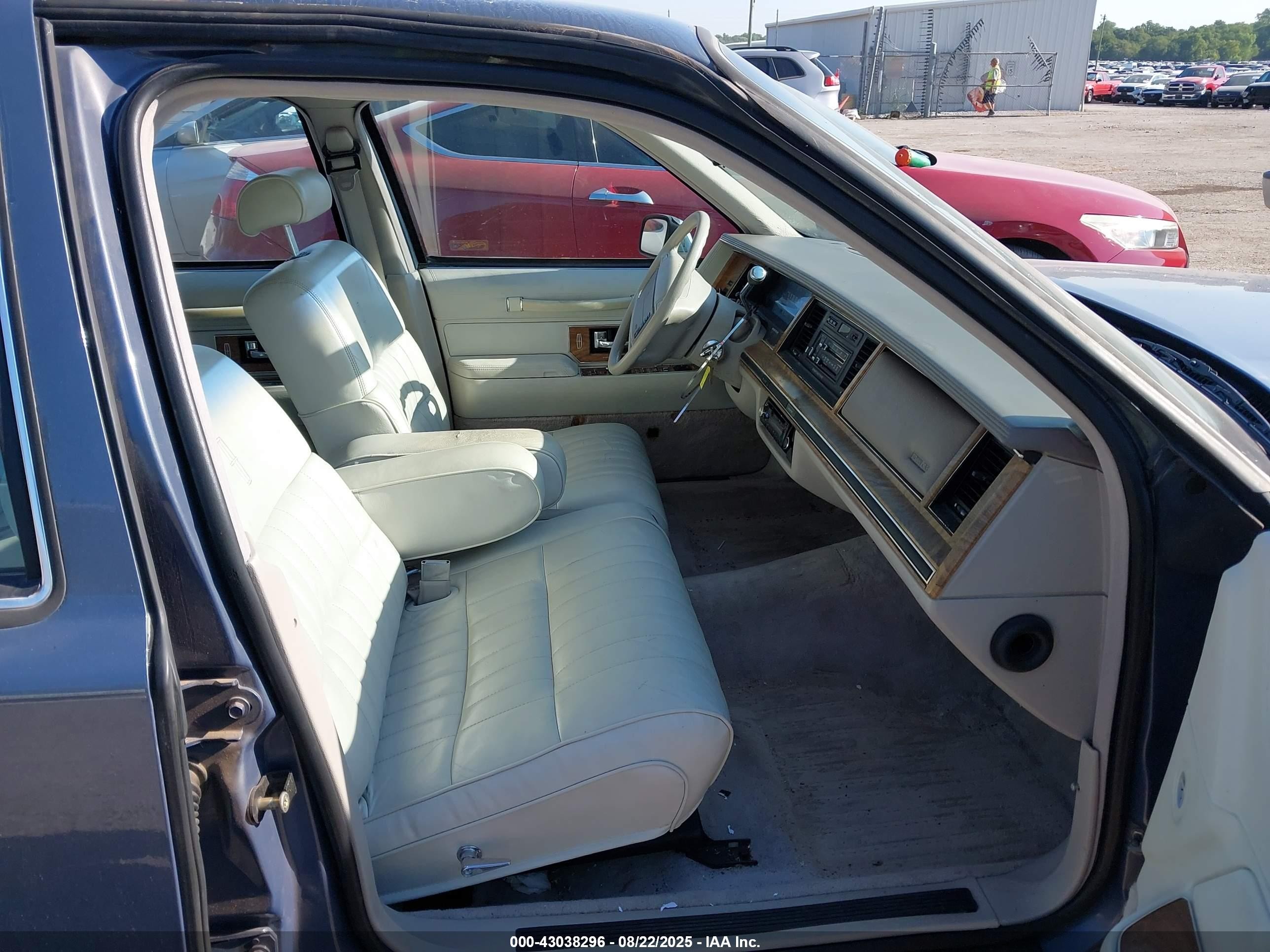 1991 Lincoln Town Car Executive Blue vin: 1LNCM81W2MY635517