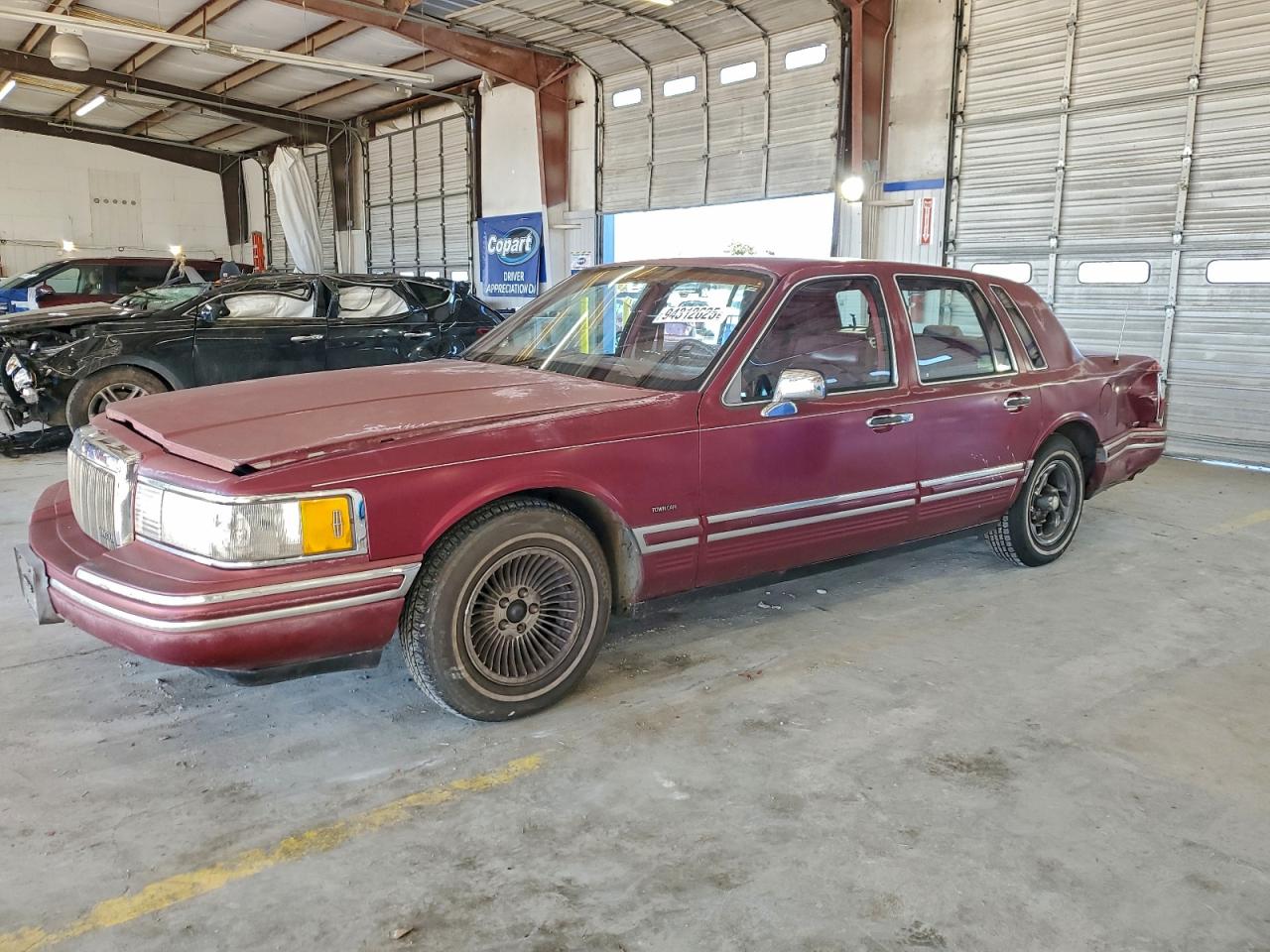 1991 Lincoln Town Car Executive Burgundy vin: 1LNCM81W6MY637495