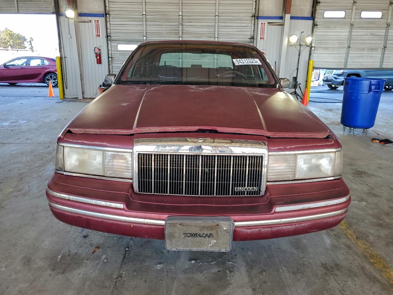 1991 Lincoln Town Car Executive Бордовый vin: 1LNCM81W6MY637495