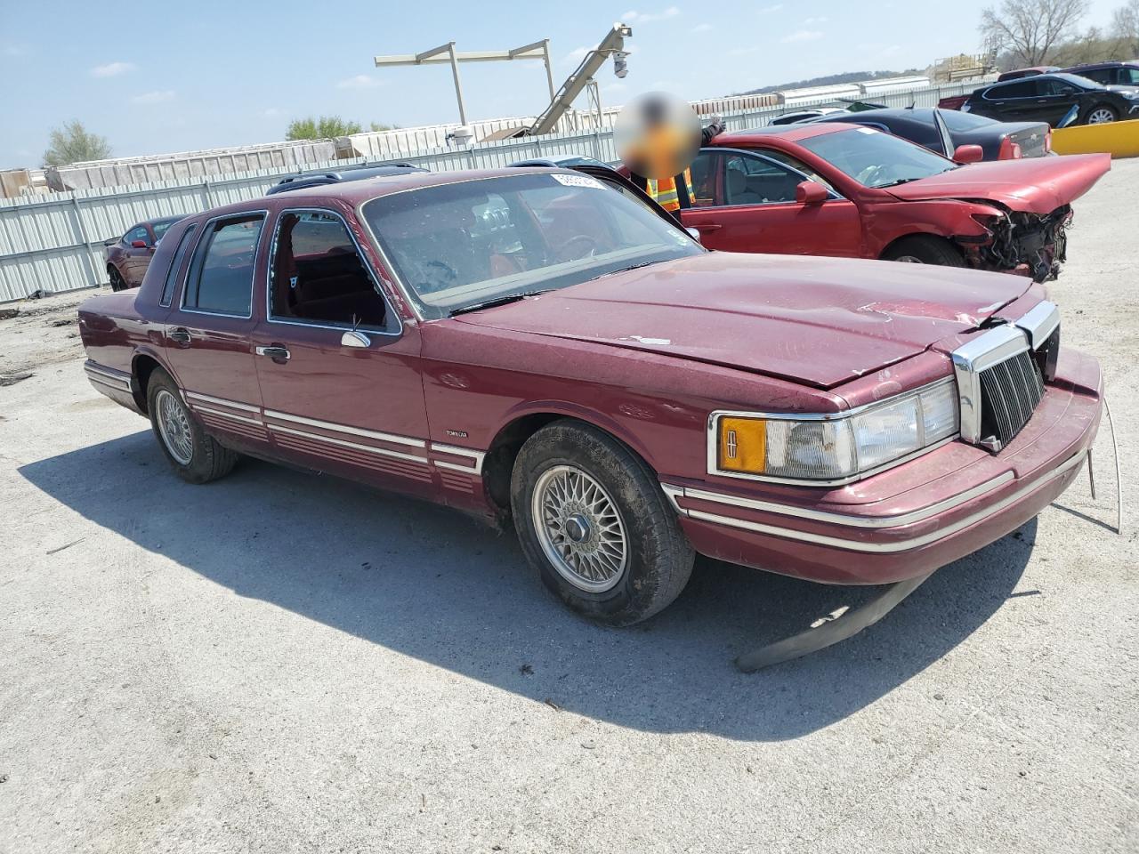 1991 Lincoln Town Car Executive Red vin: 1LNCM81W8MY721365