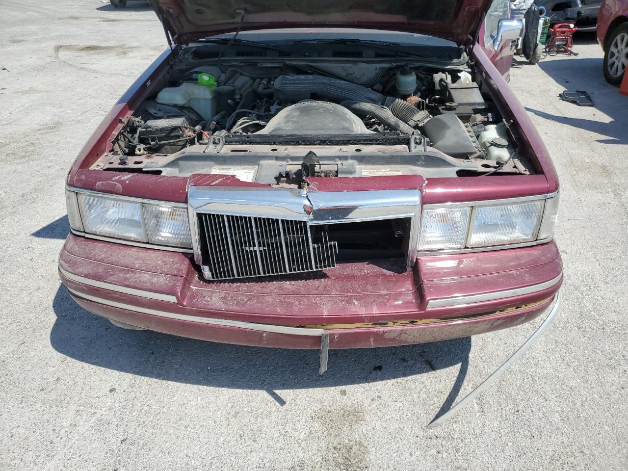 1991 Lincoln Town Car Executive Red vin: 1LNCM81W8MY721365