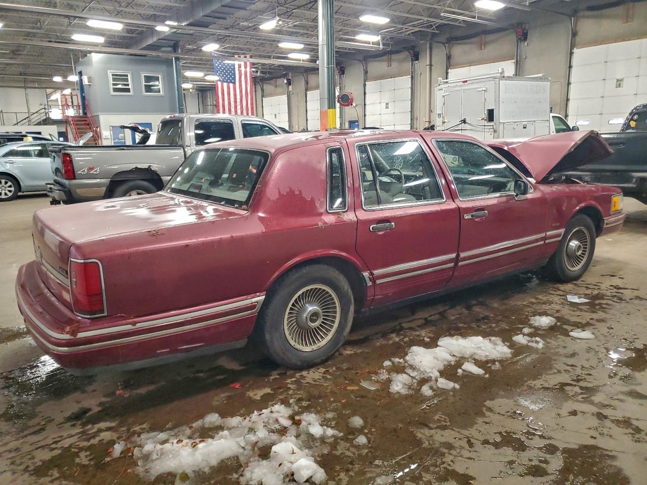 1991 Lincoln Town Car Executive Red vin: 1LNCM81W8MY744354