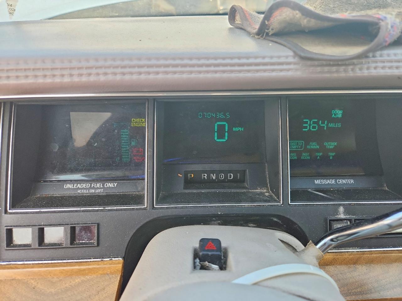 1991 Lincoln Town Car Signature White vin: 1LNCM82W0MY728020