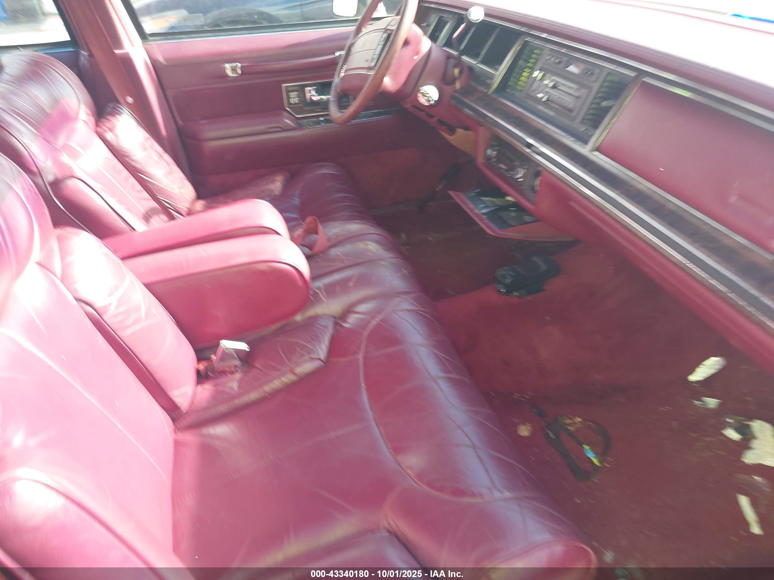 1991 Lincoln Town Car Signature Белый vin: 1LNCM82W1MY608209