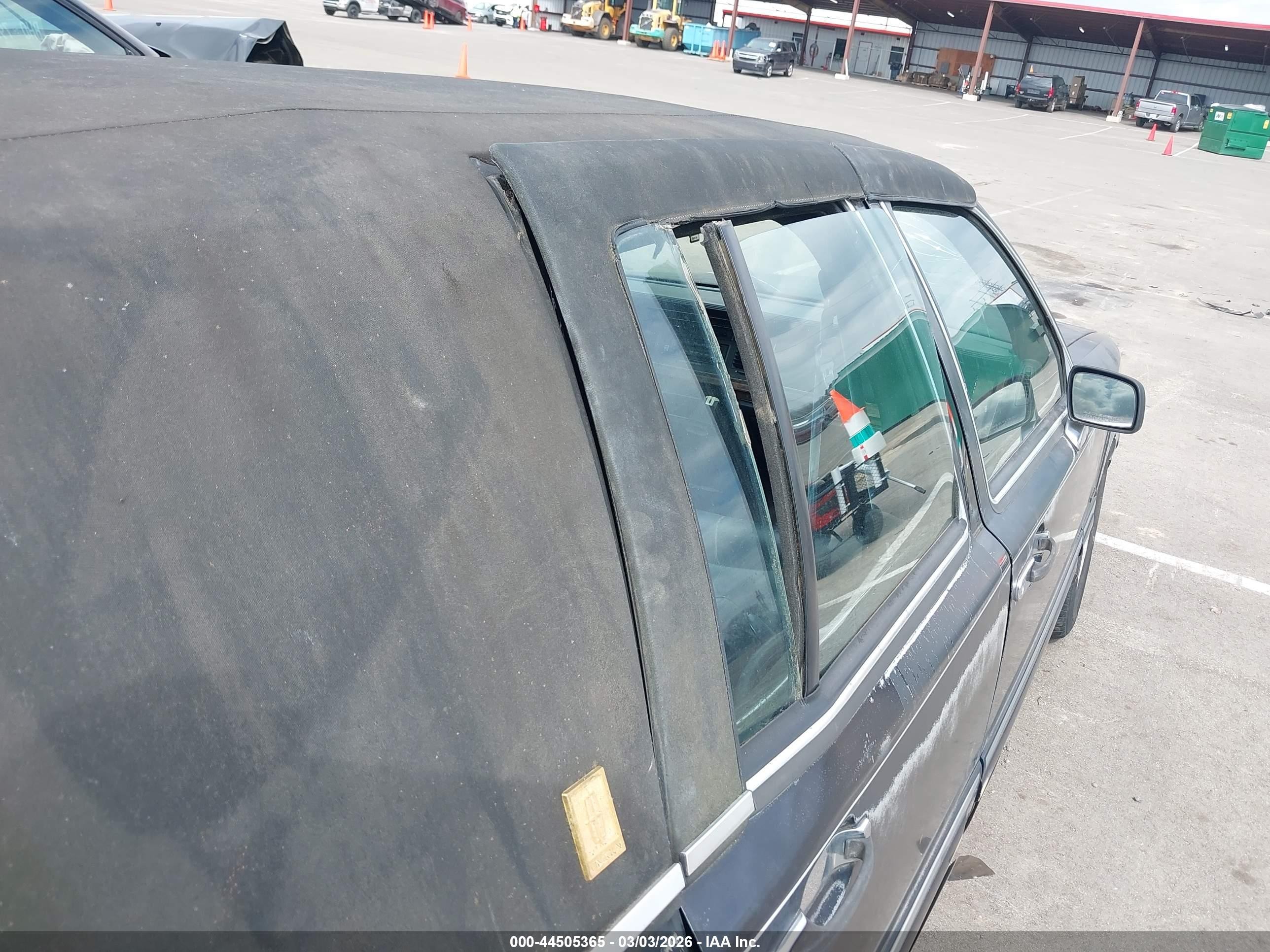 1991 Lincoln Town Car Signature Black vin: 1LNCM82W9MY688407