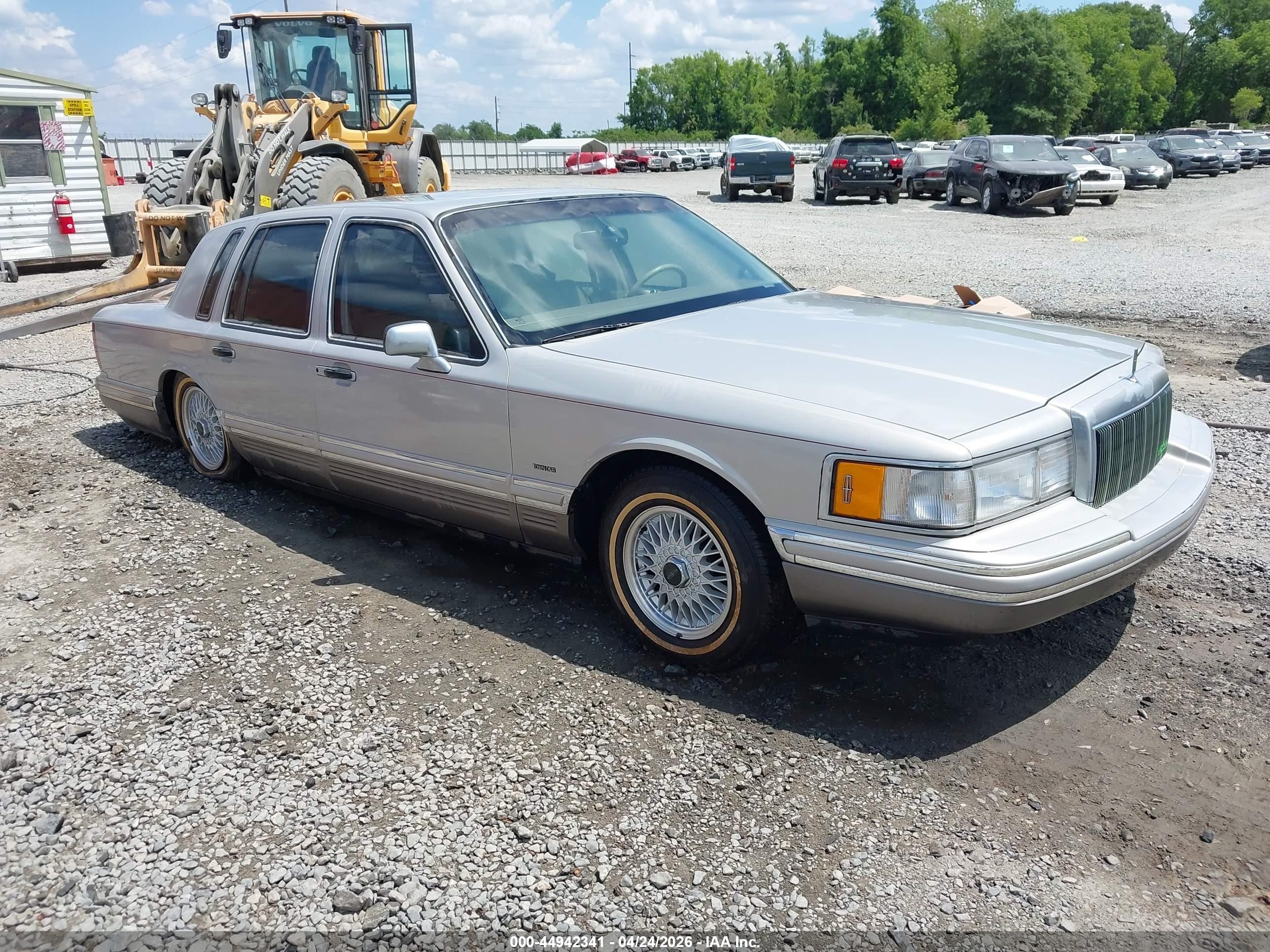 1991 Lincoln Town Car Cartier Серебряный vin: 1LNCM83W2MY678980