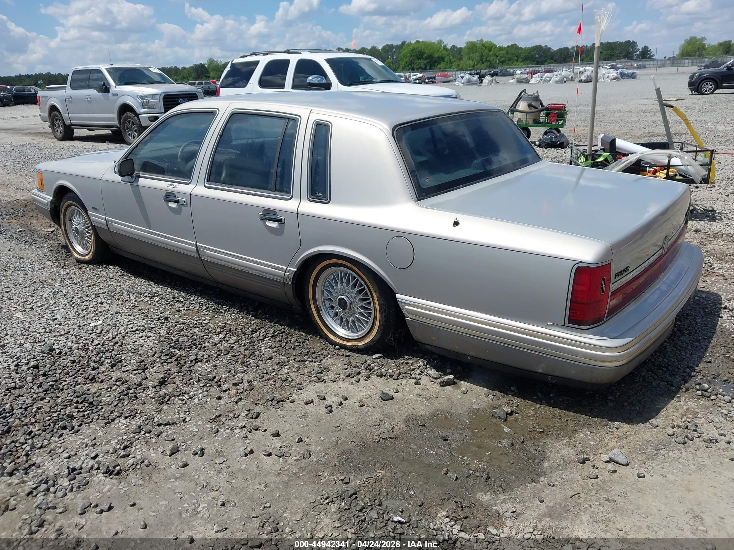 1991 Lincoln Town Car Cartier Silver vin: 1LNCM83W2MY678980