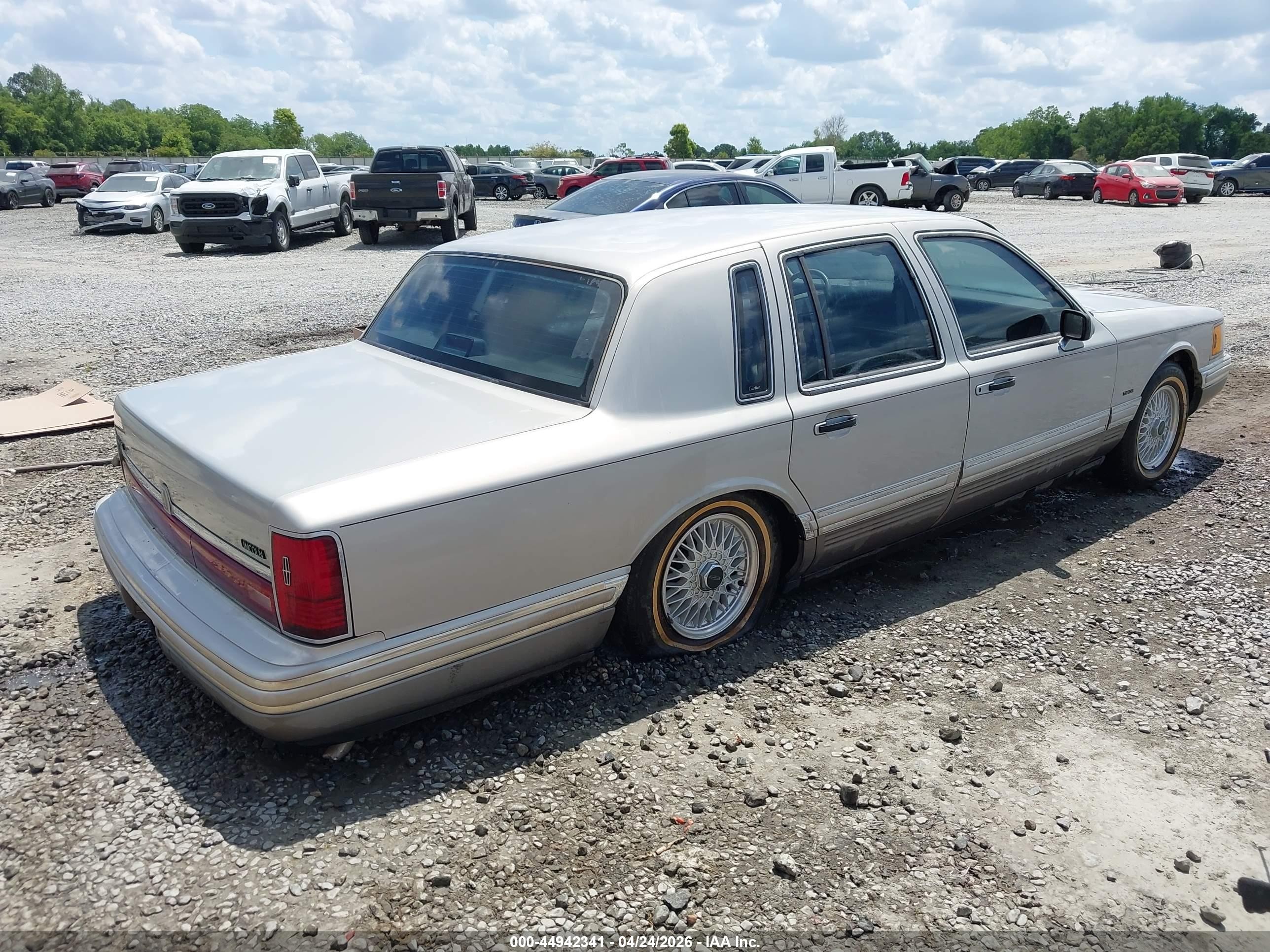 1991 Lincoln Town Car Cartier Silver vin: 1LNCM83W2MY678980
