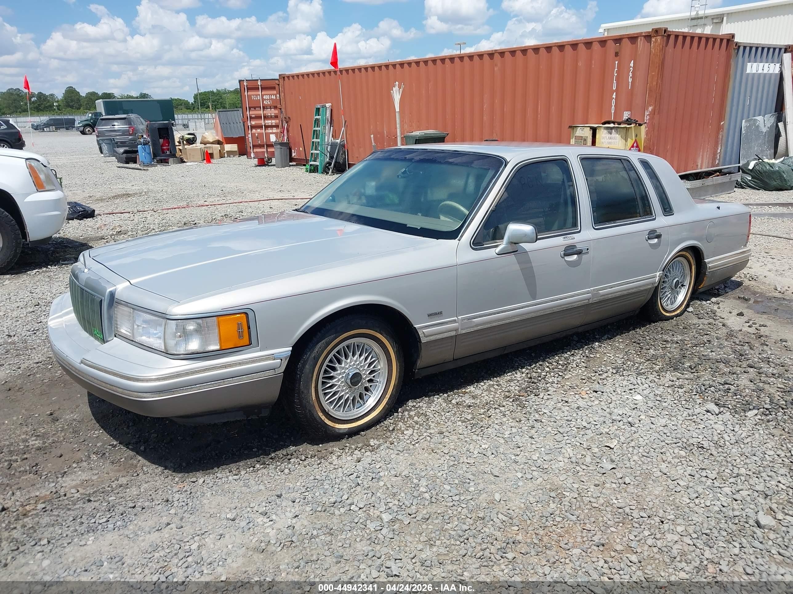 1991 Lincoln Town Car Cartier Silver vin: 1LNCM83W2MY678980