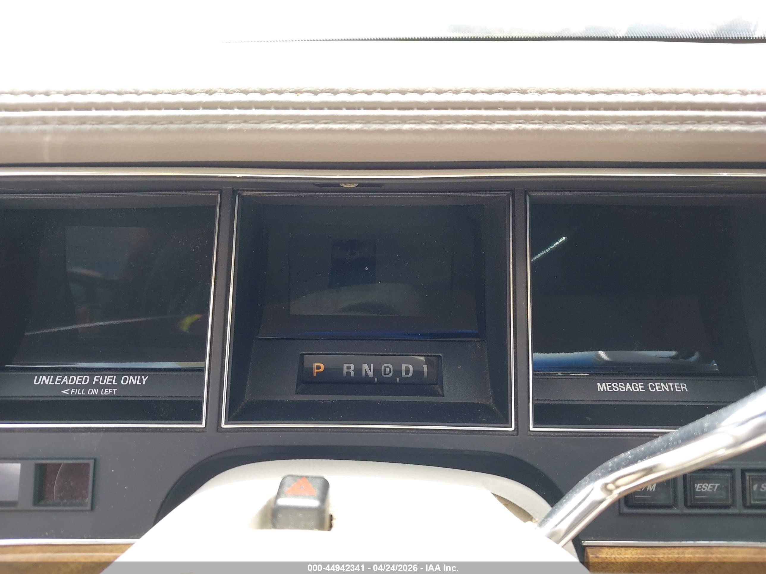 1991 Lincoln Town Car Cartier Silver vin: 1LNCM83W2MY678980
