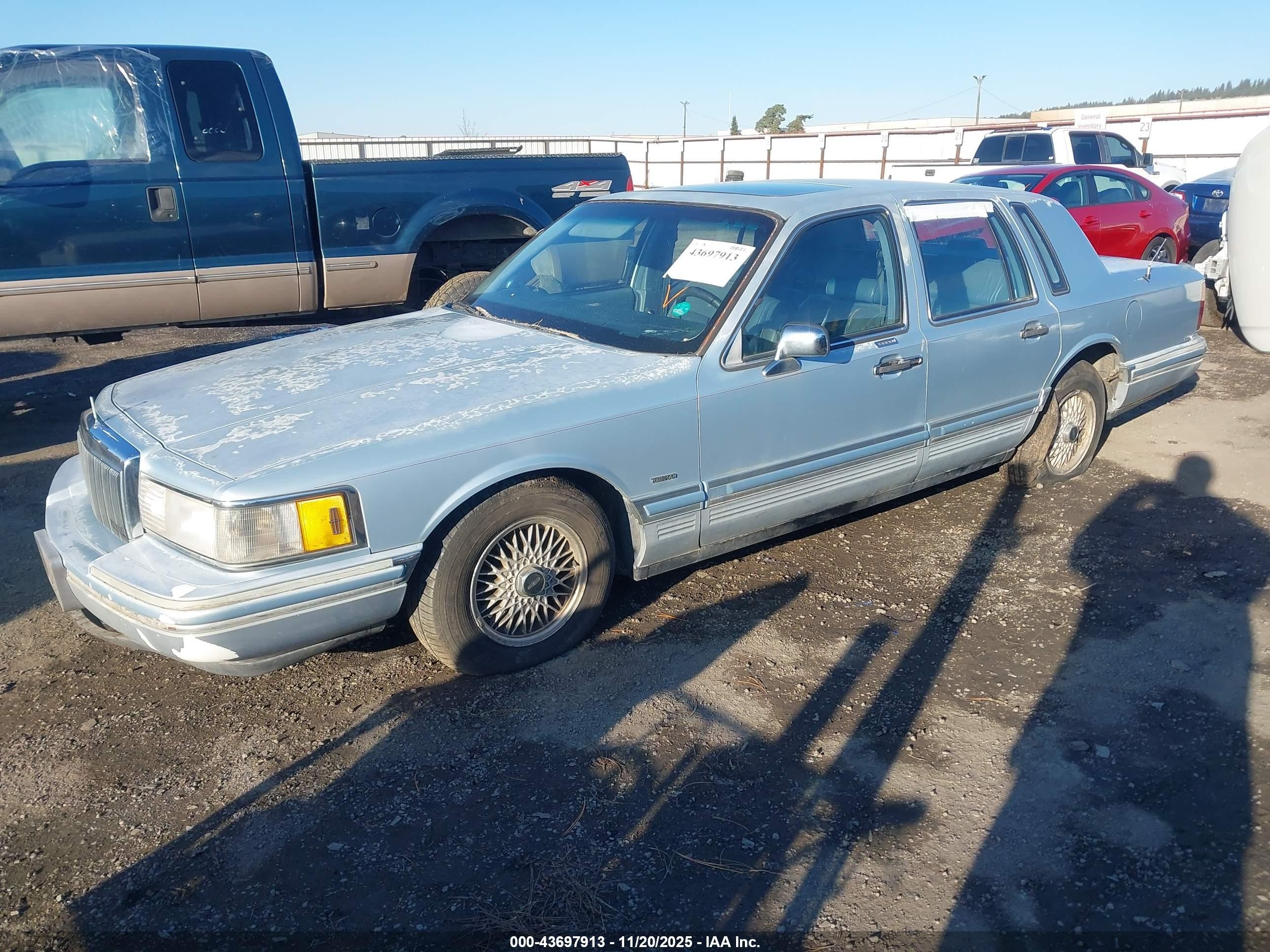 1991 Lincoln Town Car Cartier Серебряный vin: 1LNCM83W4MY644572