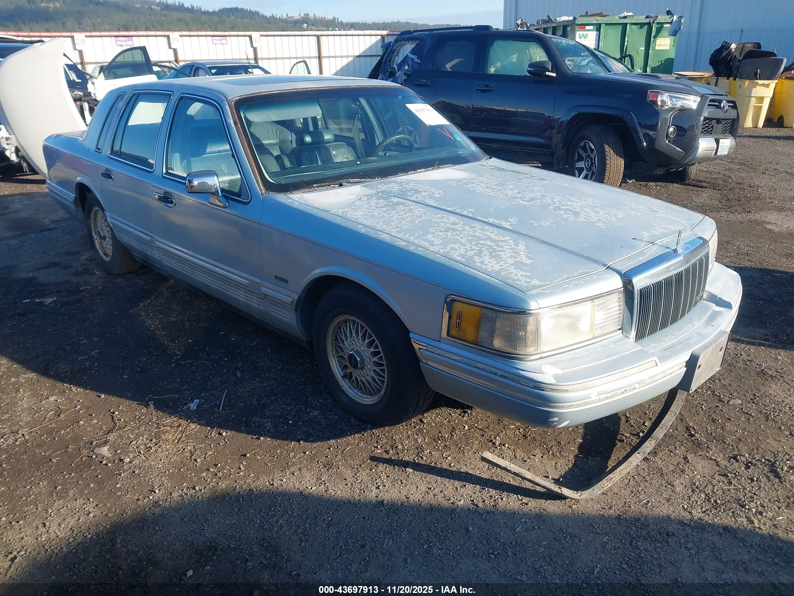 1991 Lincoln Town Car Cartier Серебряный vin: 1LNCM83W4MY644572