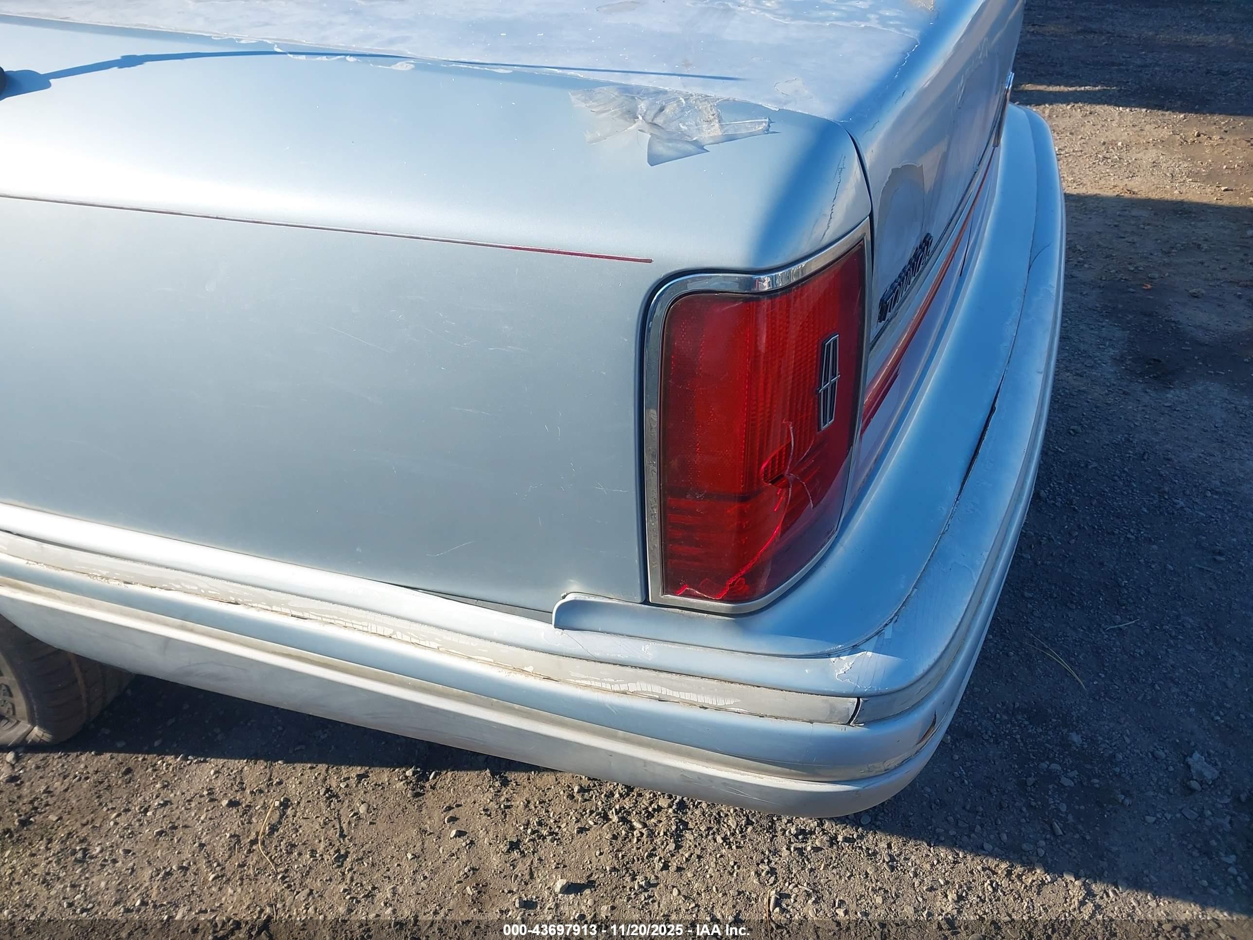 1991 Lincoln Town Car Cartier Серебряный vin: 1LNCM83W4MY644572