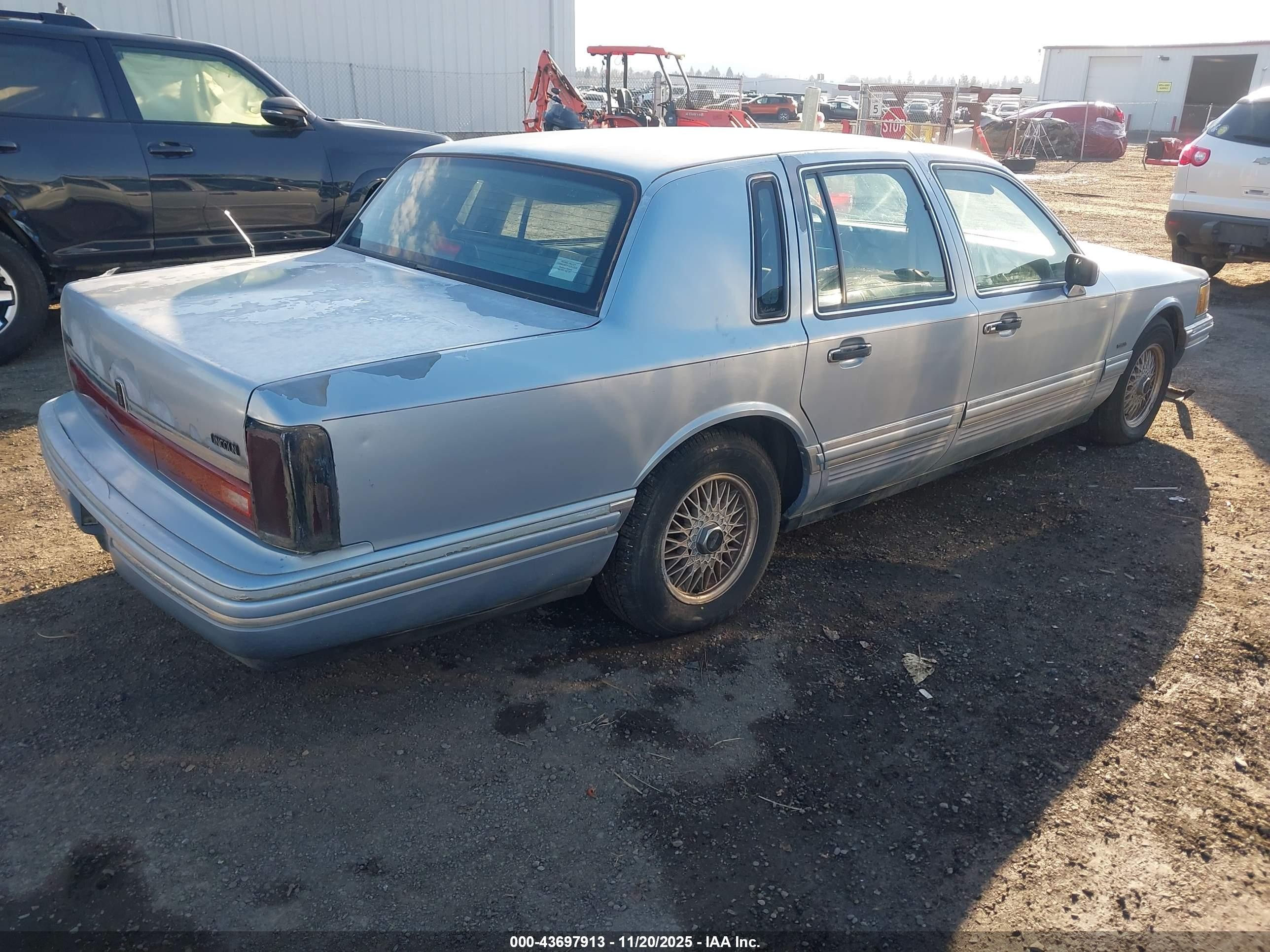 1991 Lincoln Town Car Cartier Серебряный vin: 1LNCM83W4MY644572