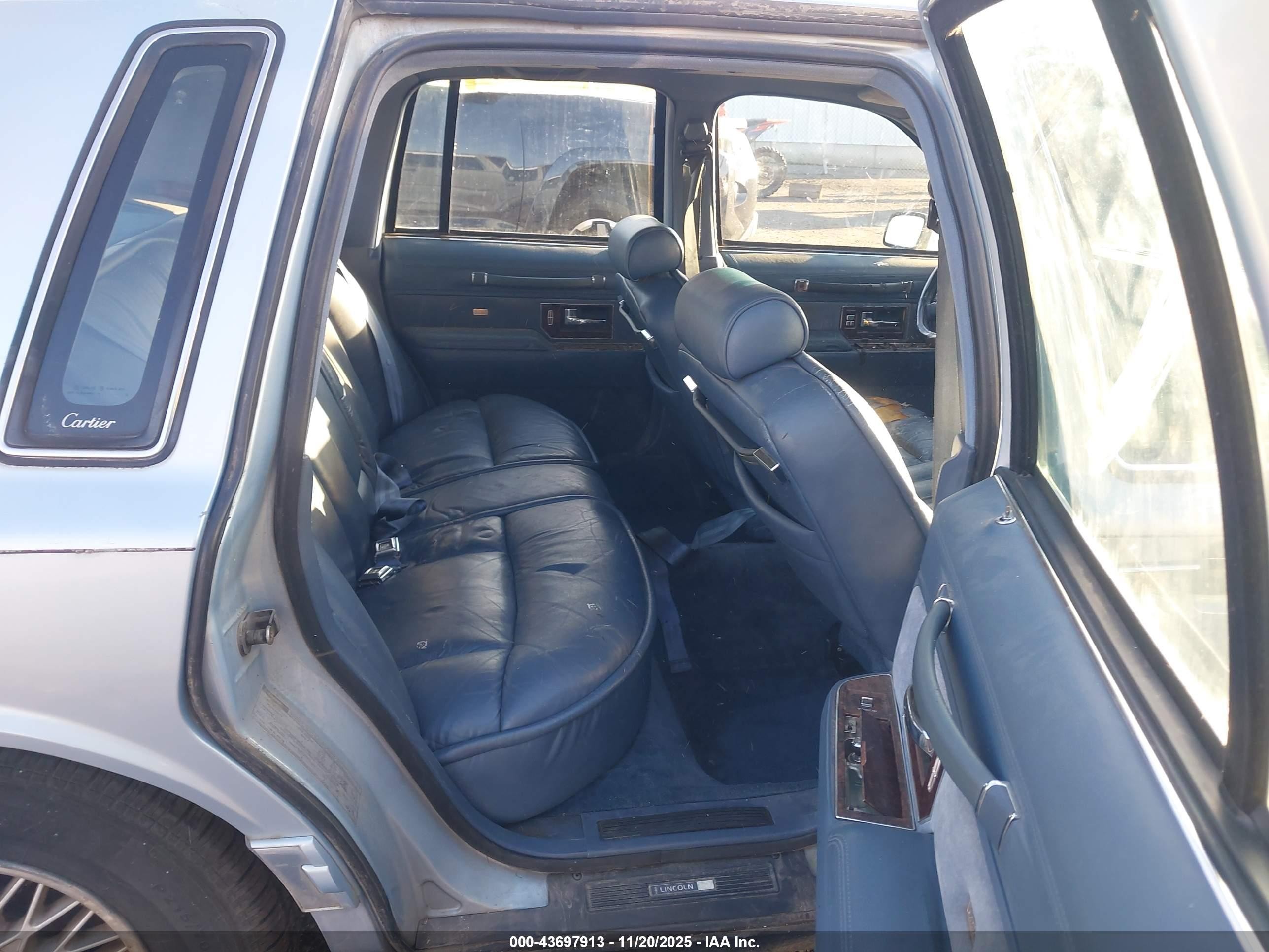 1991 Lincoln Town Car Cartier Серебряный vin: 1LNCM83W4MY644572