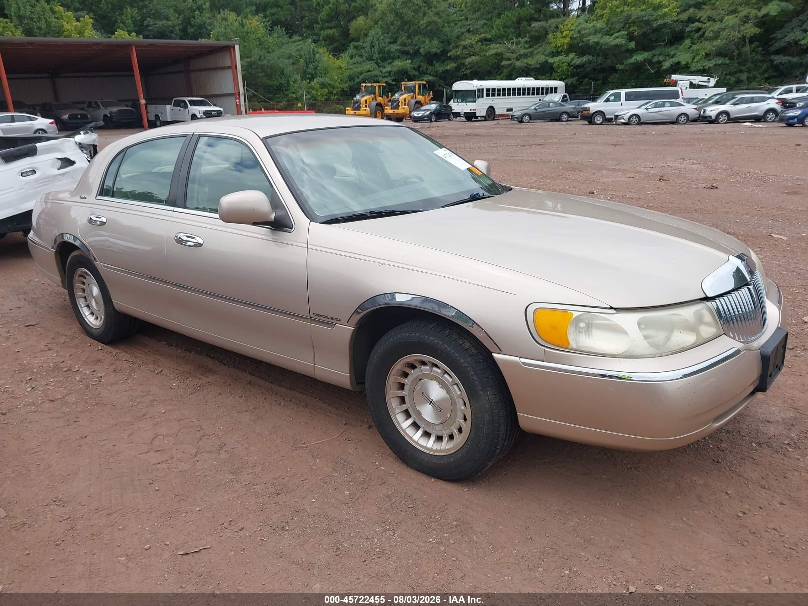 1998 Lincoln Town Car Executive Silver vin: 1LNFM81W0WY649108