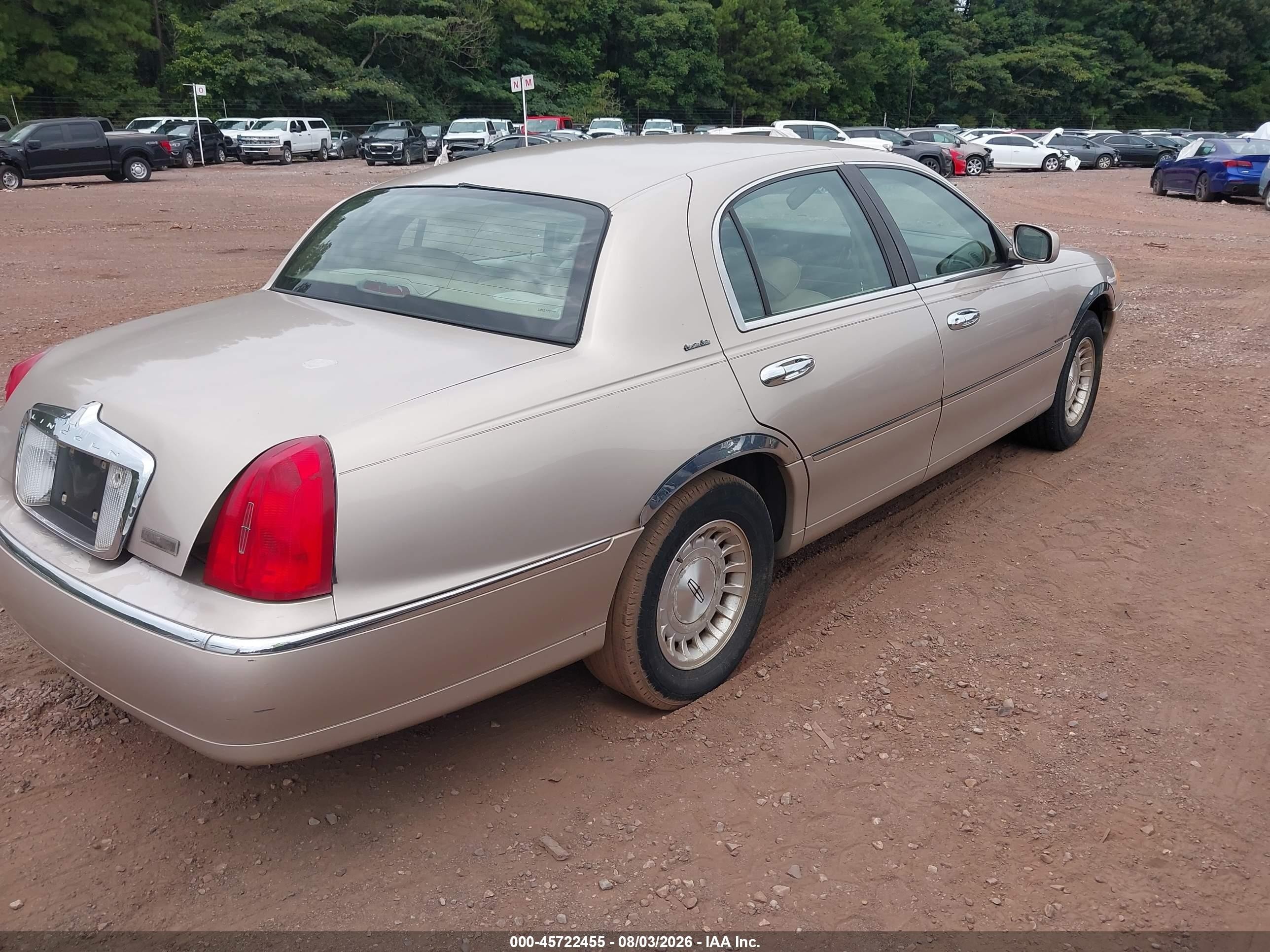 1998 Lincoln Town Car Executive Silver vin: 1LNFM81W0WY649108