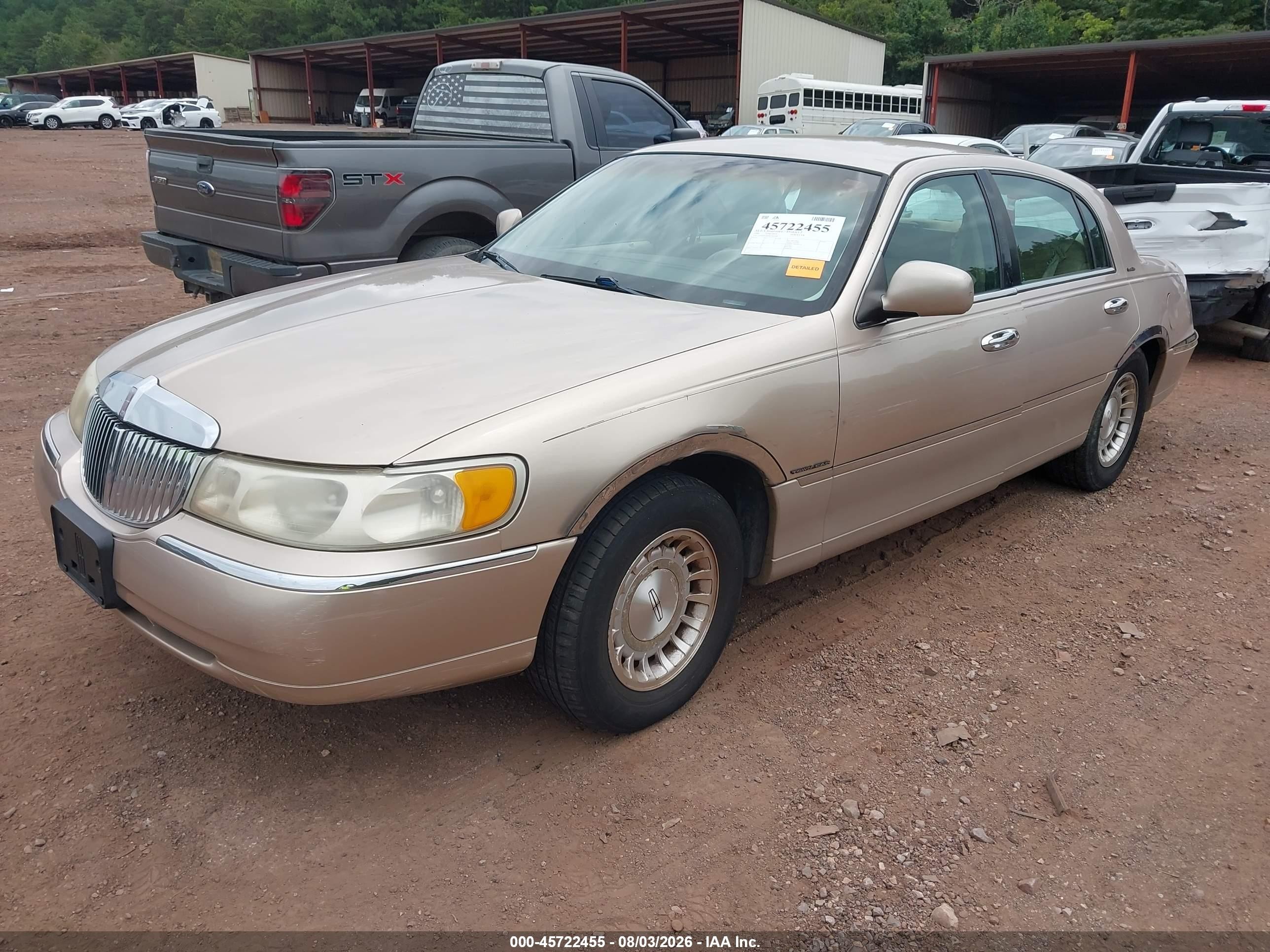 1998 Lincoln Town Car Executive Silver vin: 1LNFM81W0WY649108
