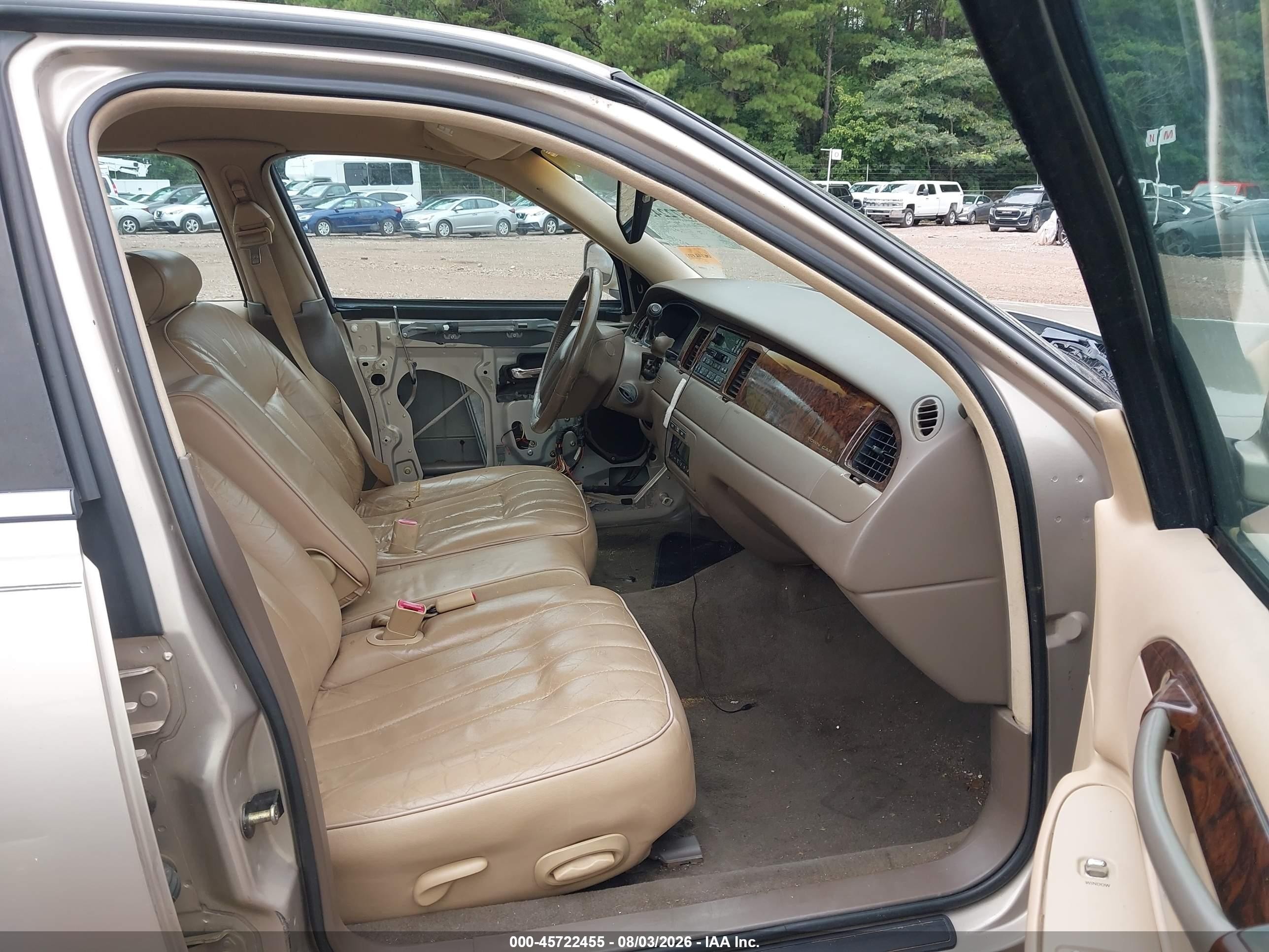 1998 Lincoln Town Car Executive Silver vin: 1LNFM81W0WY649108