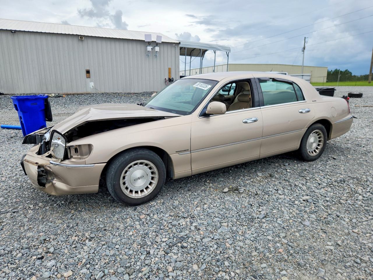 1998 Lincoln Town Car Executive Tan vin: 1LNFM81W4WY609310