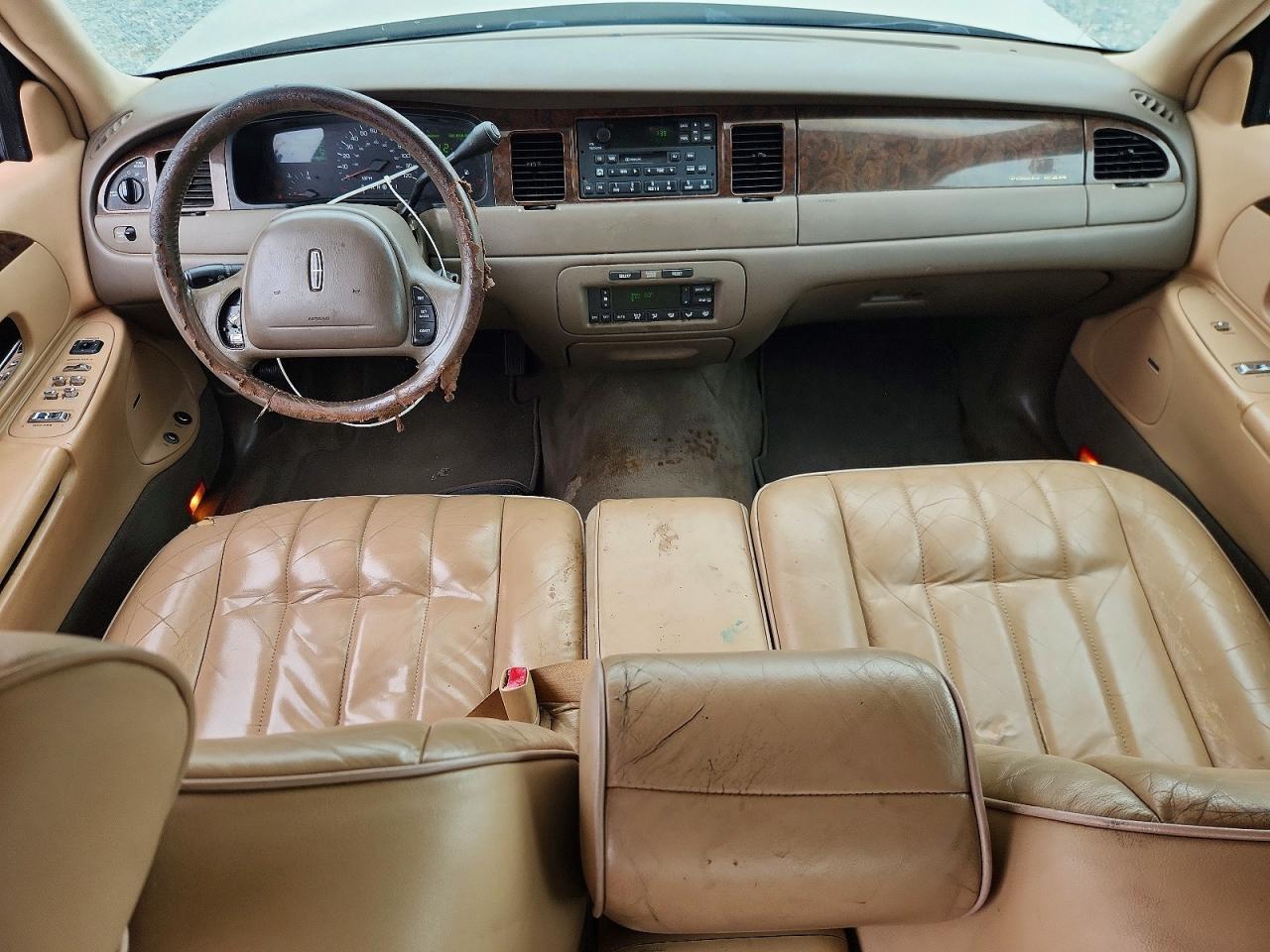 1998 Lincoln Town Car Executive Tan vin: 1LNFM81W4WY609310