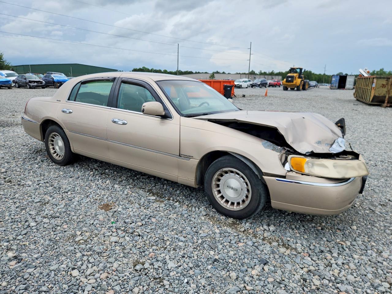 1998 Lincoln Town Car Executive Tan vin: 1LNFM81W4WY609310